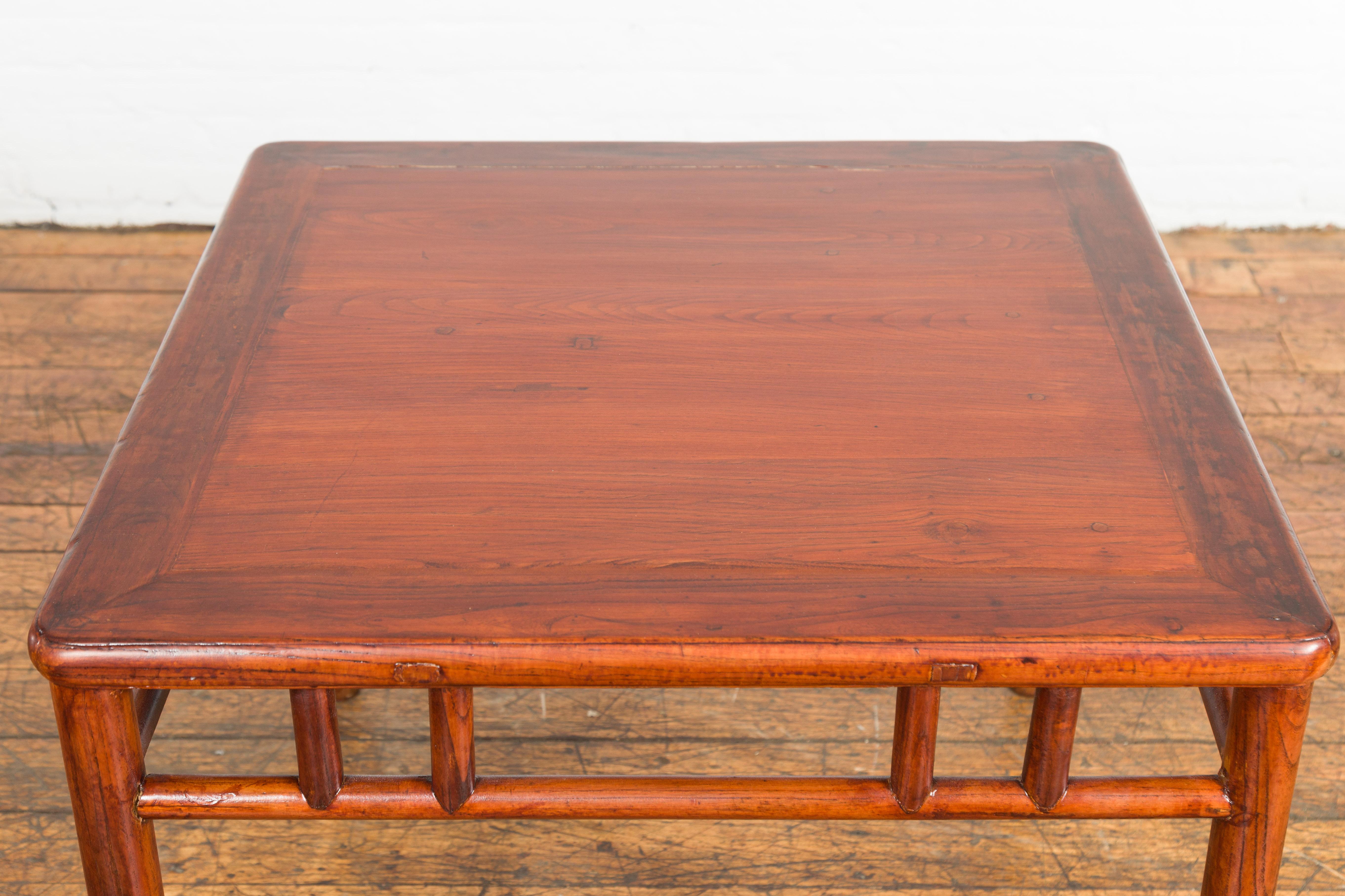 Late Qing Dynasty 1900s Table with Open Apron and Pillar Strut Motifs For Sale 3
