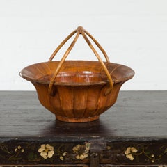 Späte Qing Dynasty 1900er Lackierter Bambuskorb mit großen Griffen