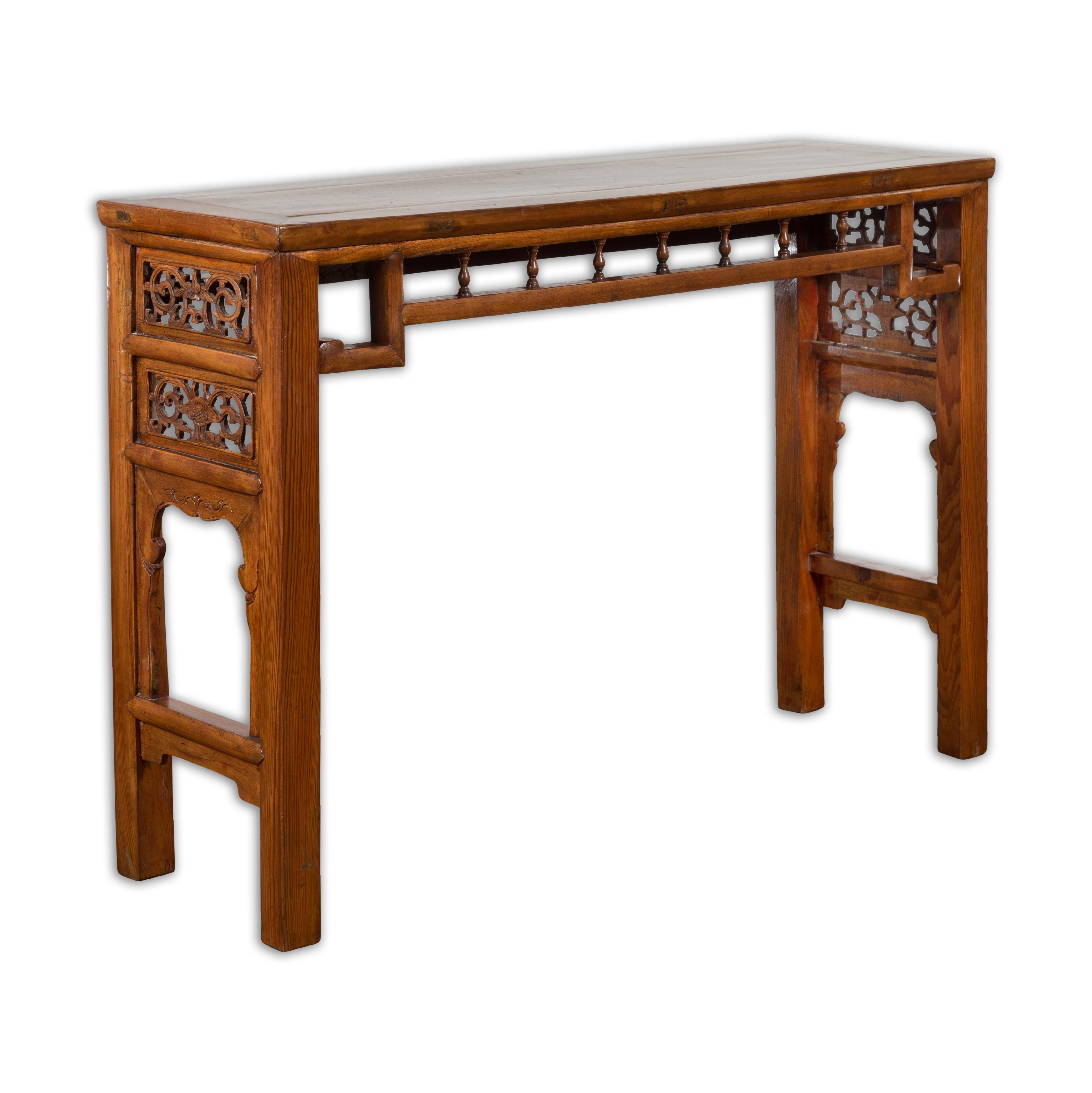 Chinese Late Qing Dynasty Altar Console Table with Foliage Carved Apron For Sale 15