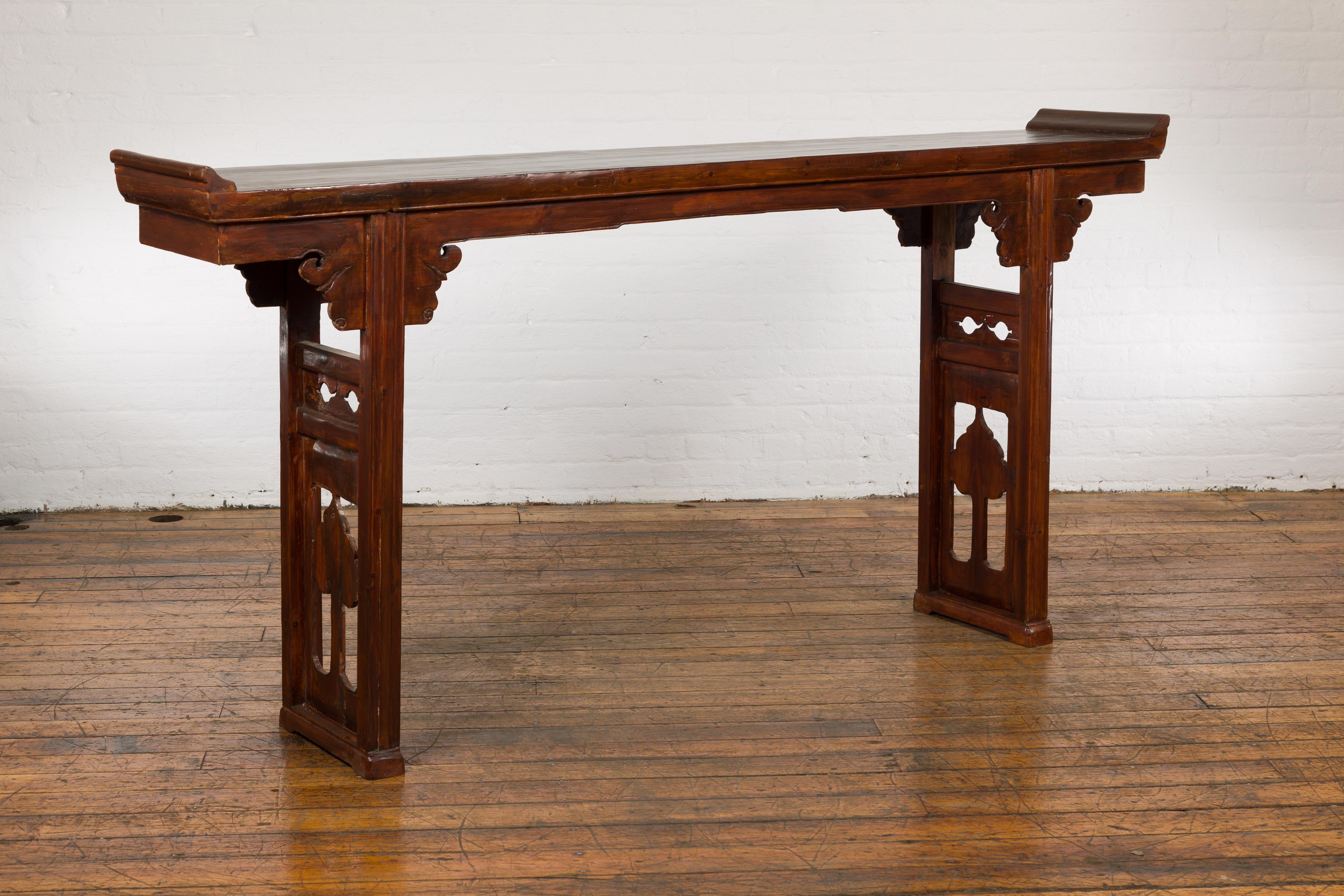 Chinese Late Qing Dynasty Altar Console Table with Lateral Pierced Tree Motifs For Sale 4