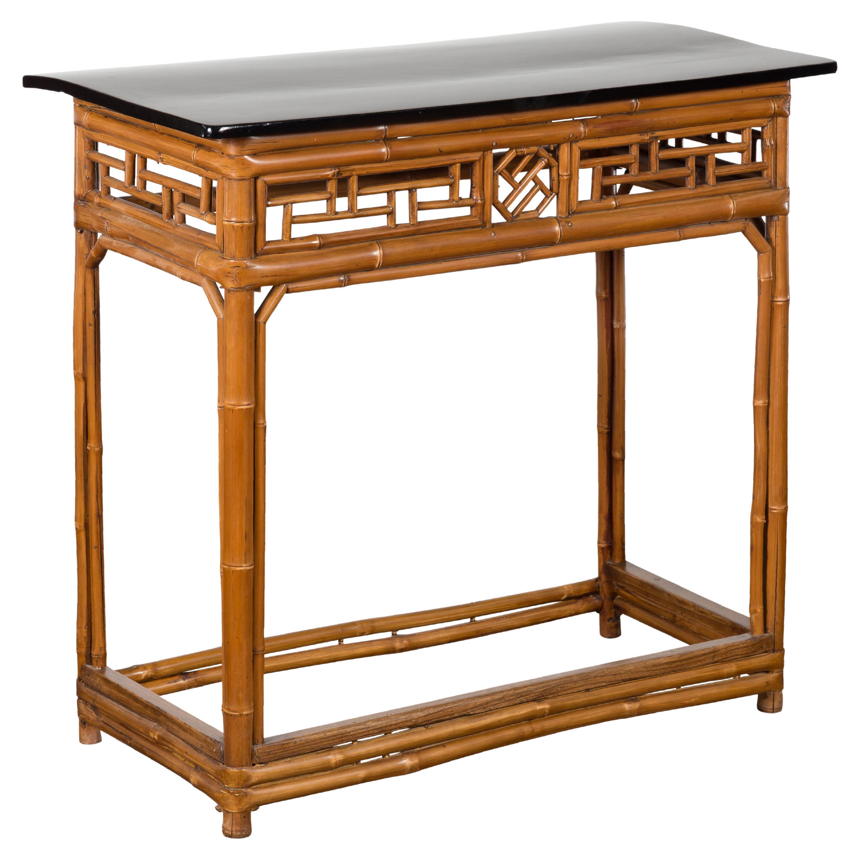 Table console en bambou de la fin de la dynastie Qing chinoise avec plateau laqué noir