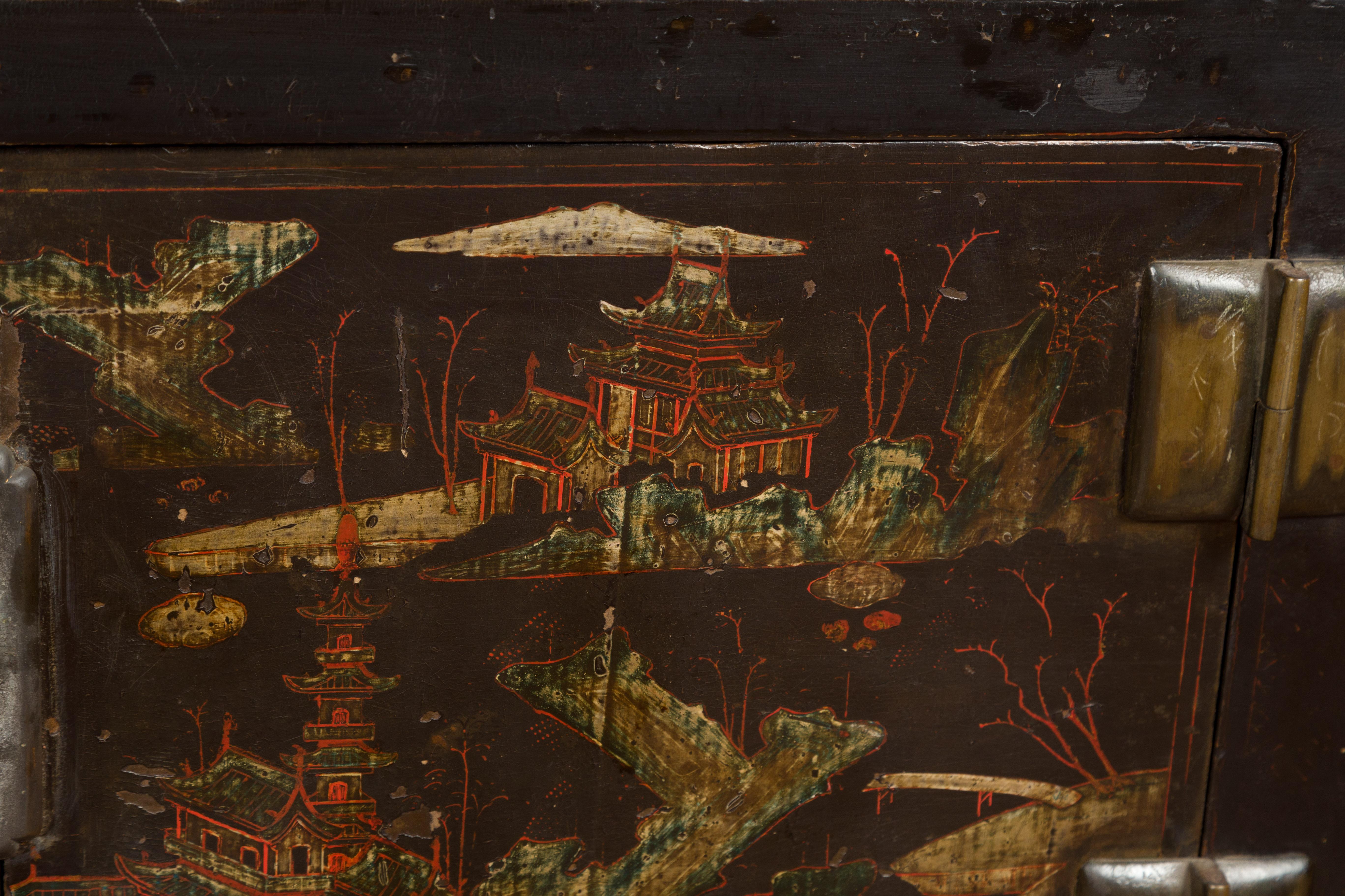 Armario bajo chino de laca oscura de finales de la dinastía Qing con motivos arquitectónicos en venta 5