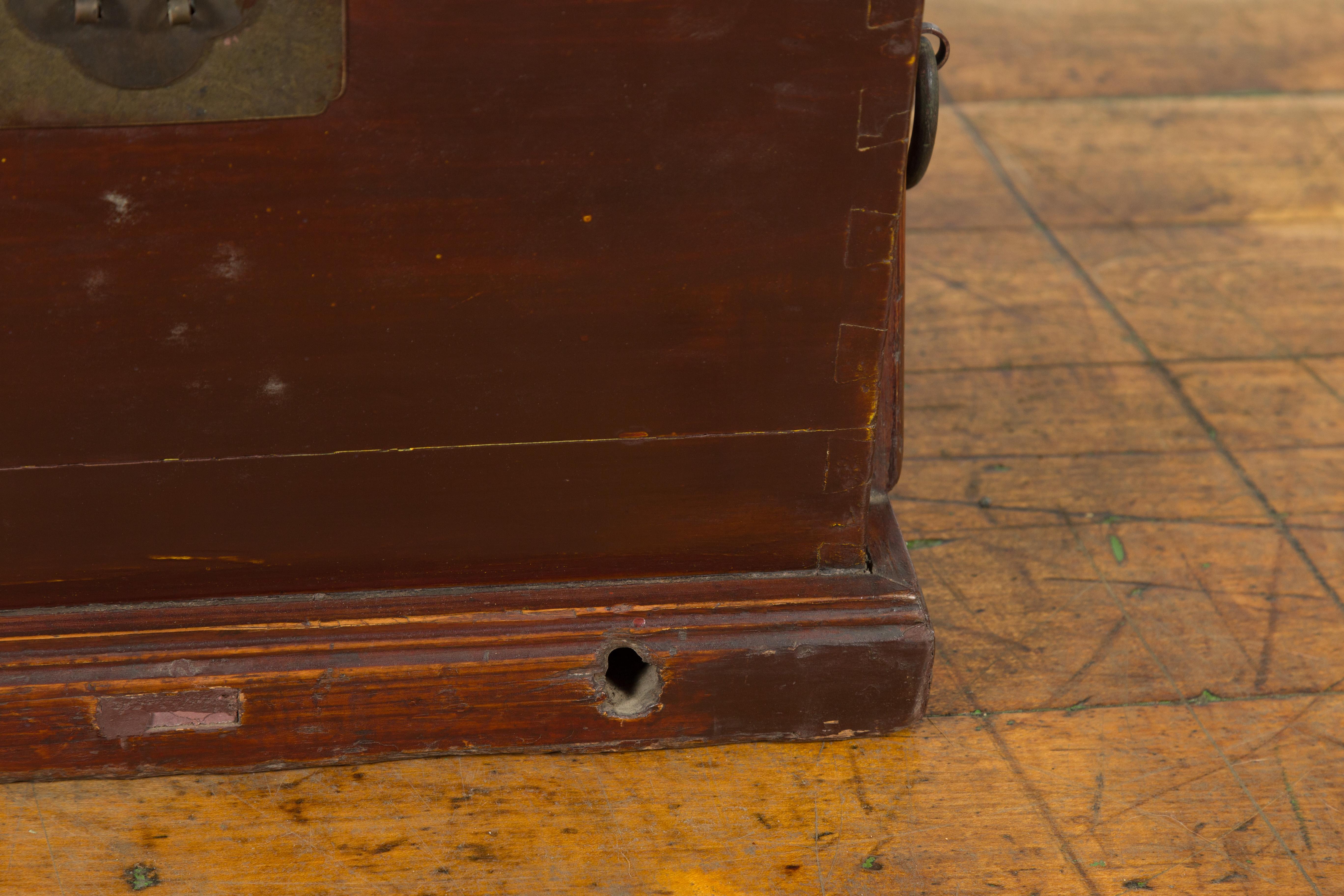 Chinese Late Qing Dynasty Document Box with Brass Lock and Carrying Handles For Sale 6