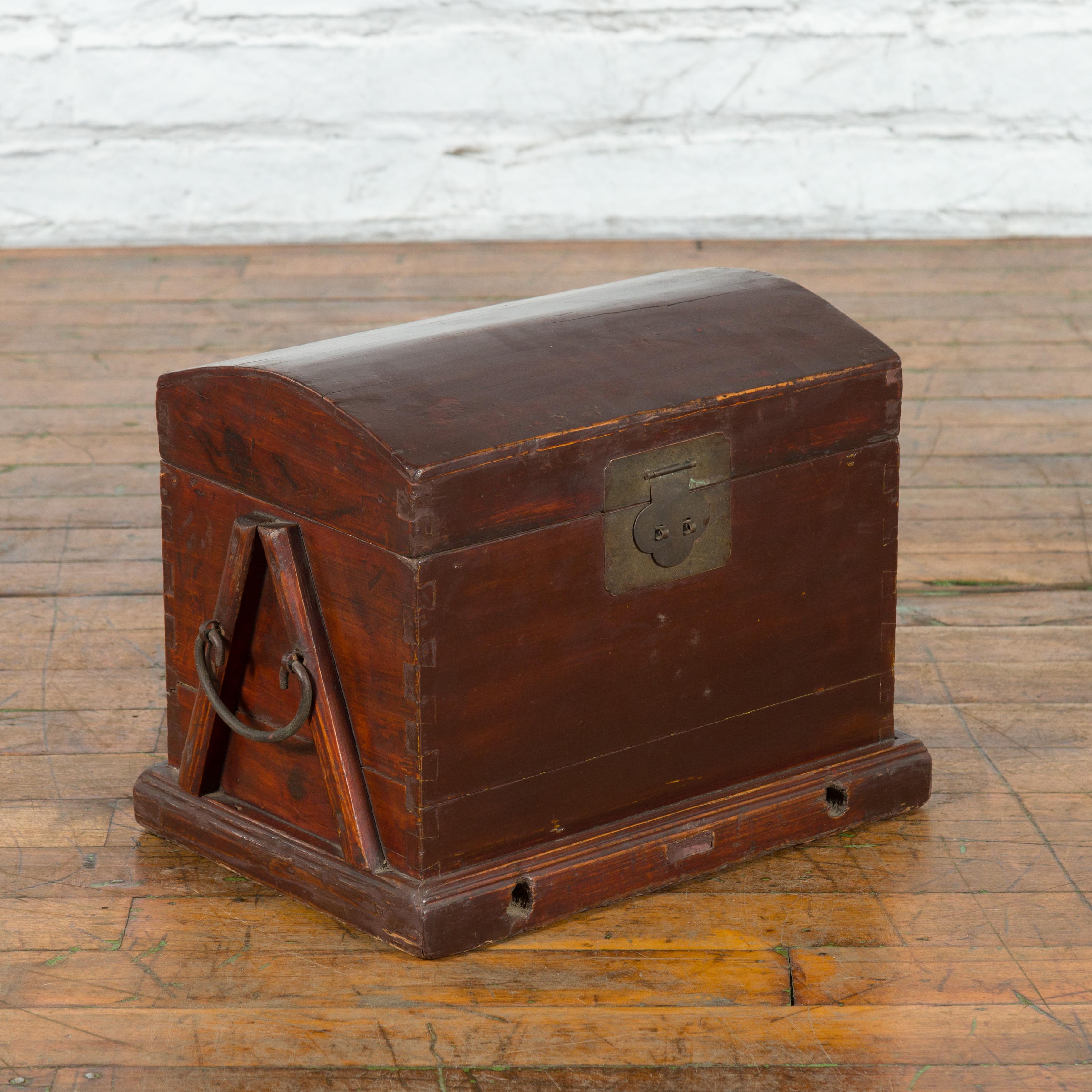 Chinese Late Qing Dynasty Document Box with Brass Lock and Carrying Handles For Sale 9