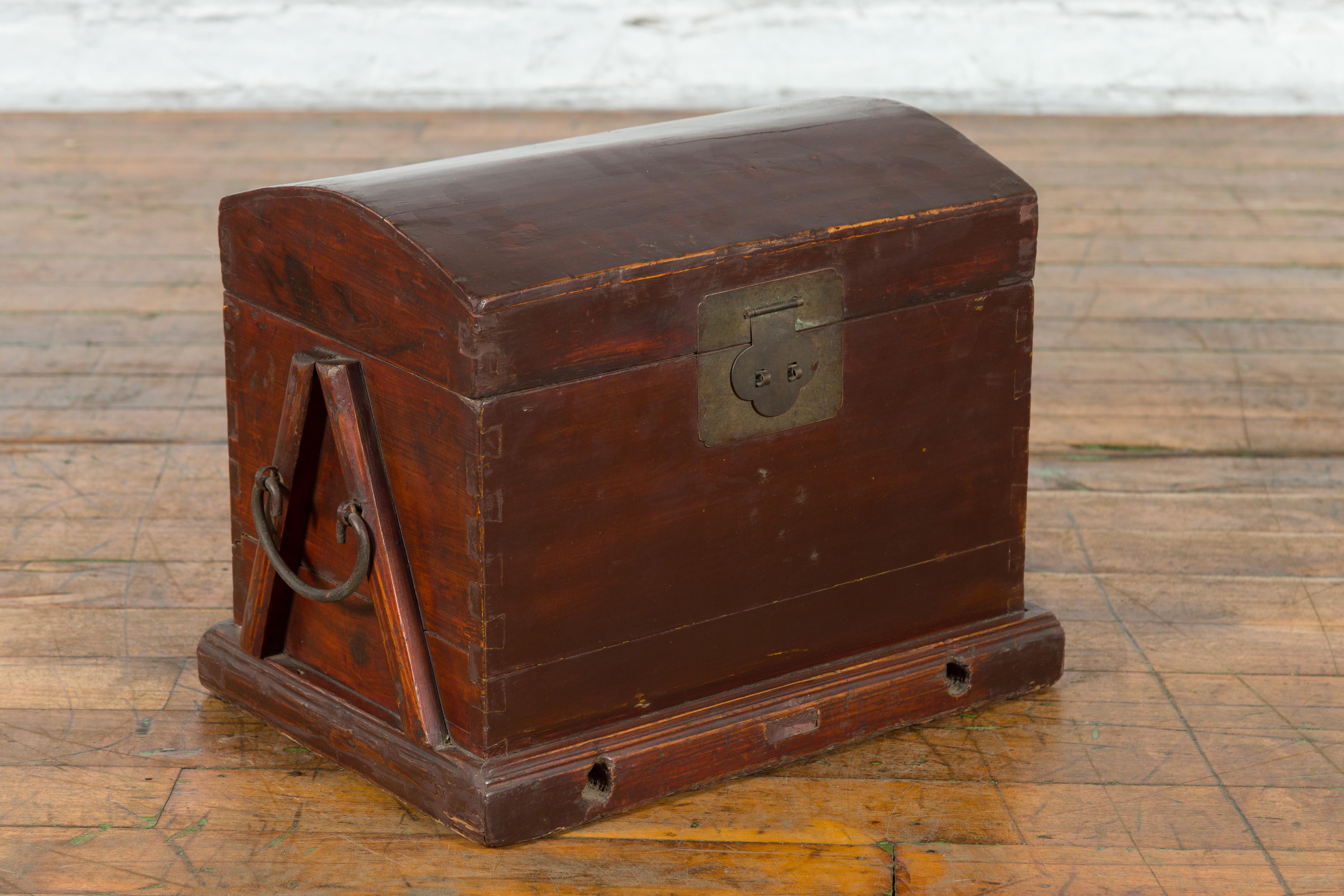 Chinese Late Qing Dynasty Document Box with Brass Lock and Carrying Handles For Sale 10