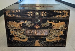 Malle d'emballage chinoise de la fin de la dynastie Qing, ébonisée et partiellement décorée de dorures