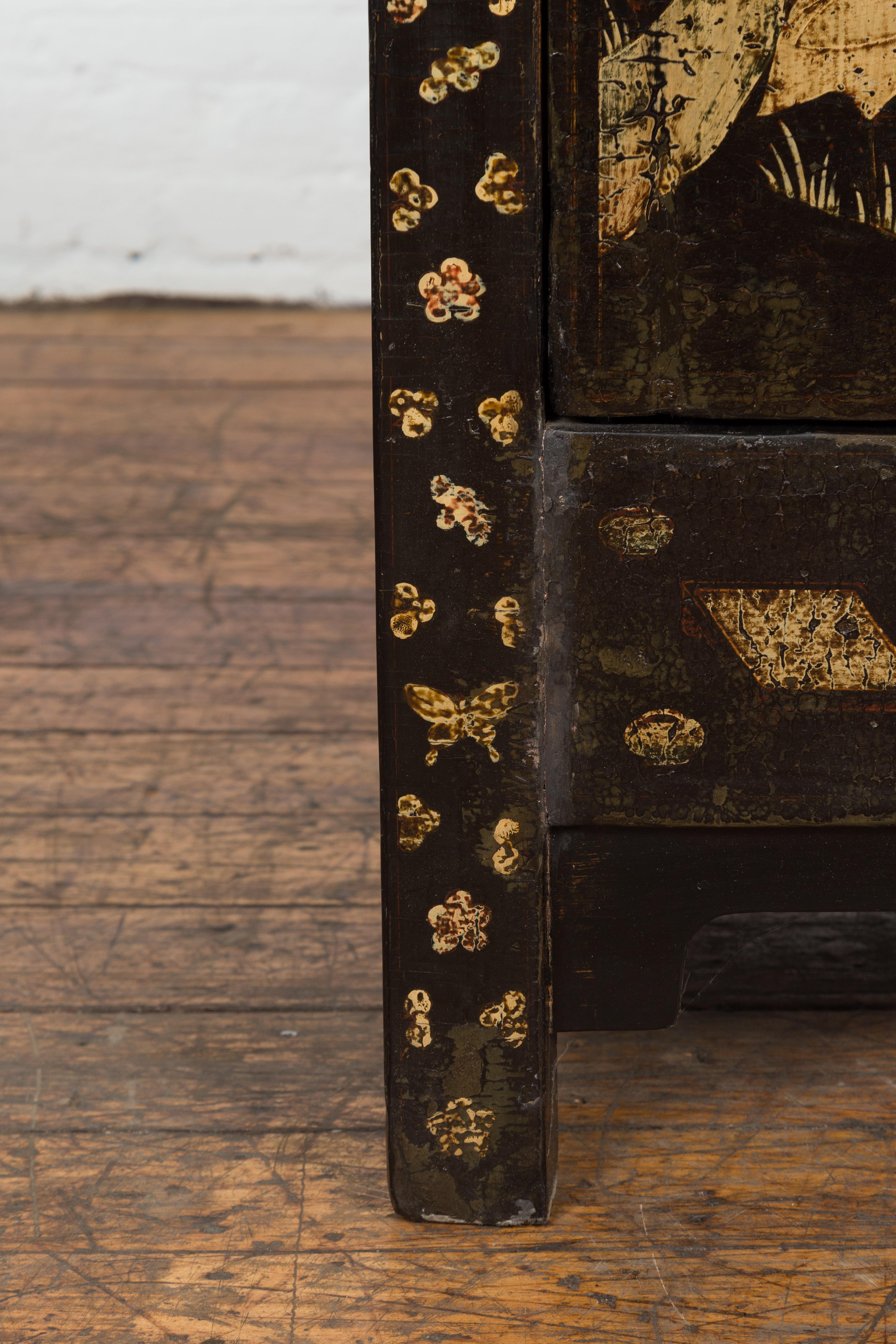 Chinese Late Qing Dynasty Lacquered Bedside Cabinet with Hand Painted Décor For Sale 7