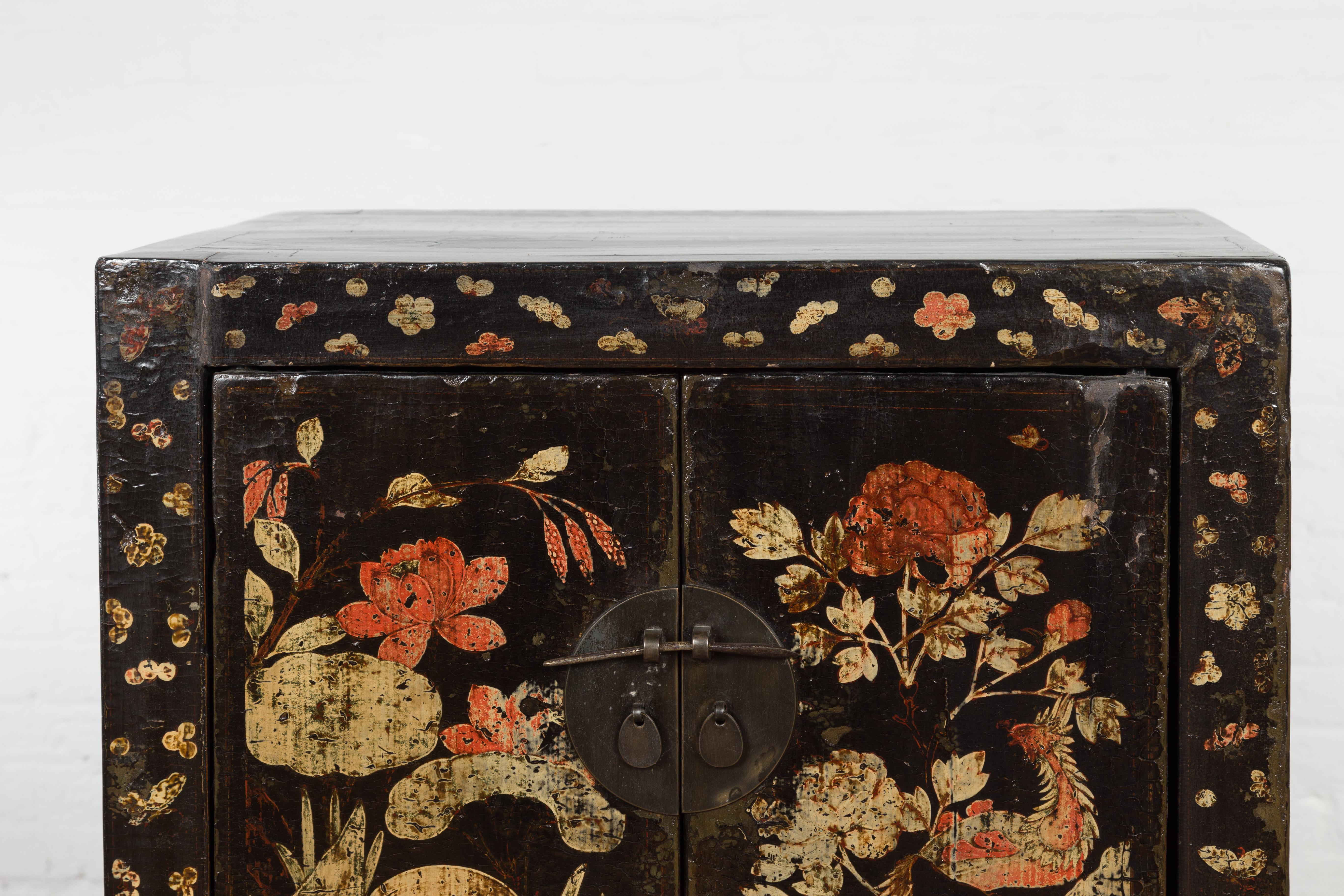 Chinese Late Qing Dynasty Lacquered Bedside Cabinet with Hand Painted Décor In Good Condition In Yonkers, NY