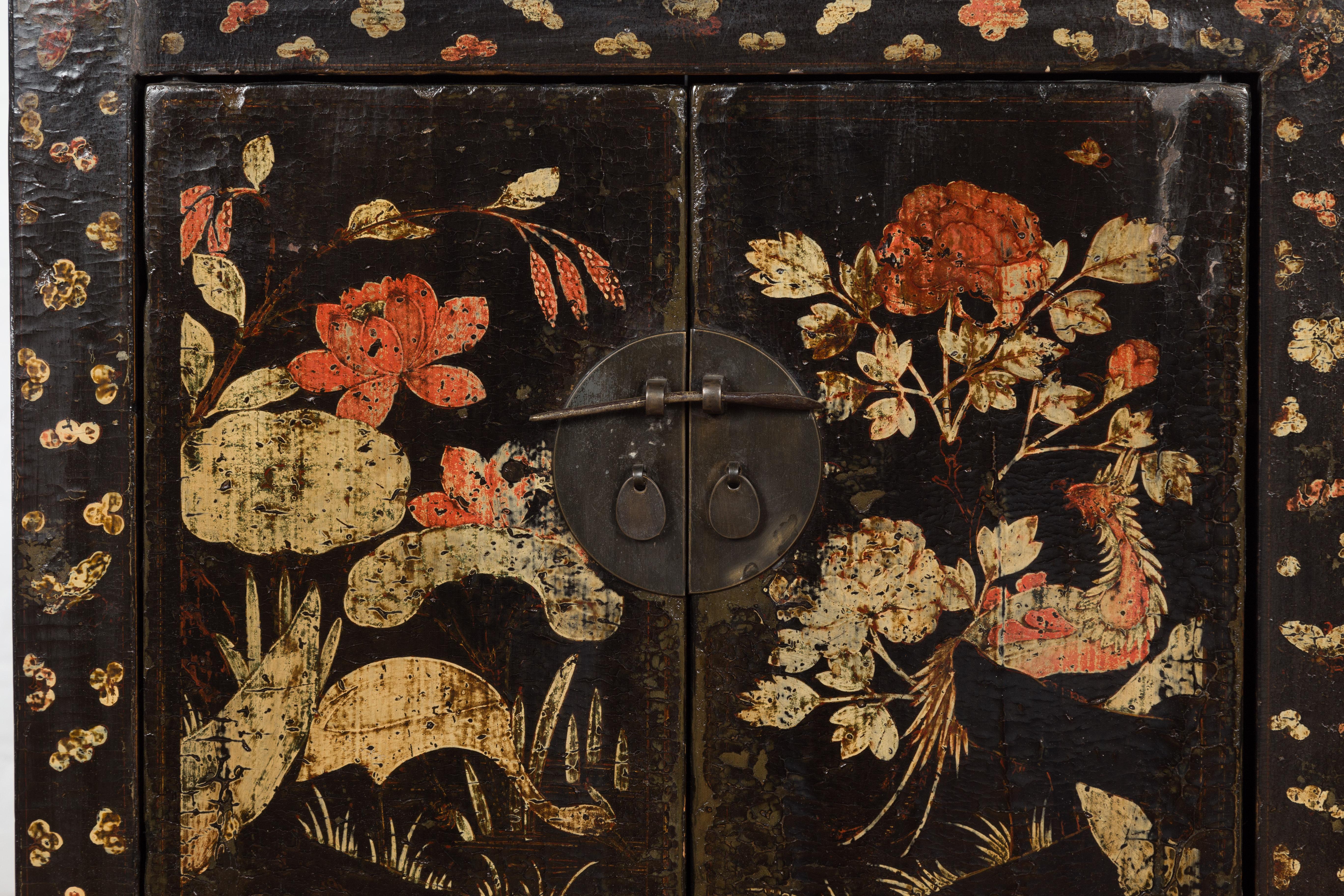 20th Century Chinese Late Qing Dynasty Lacquered Bedside Cabinet with Hand Painted Décor For Sale