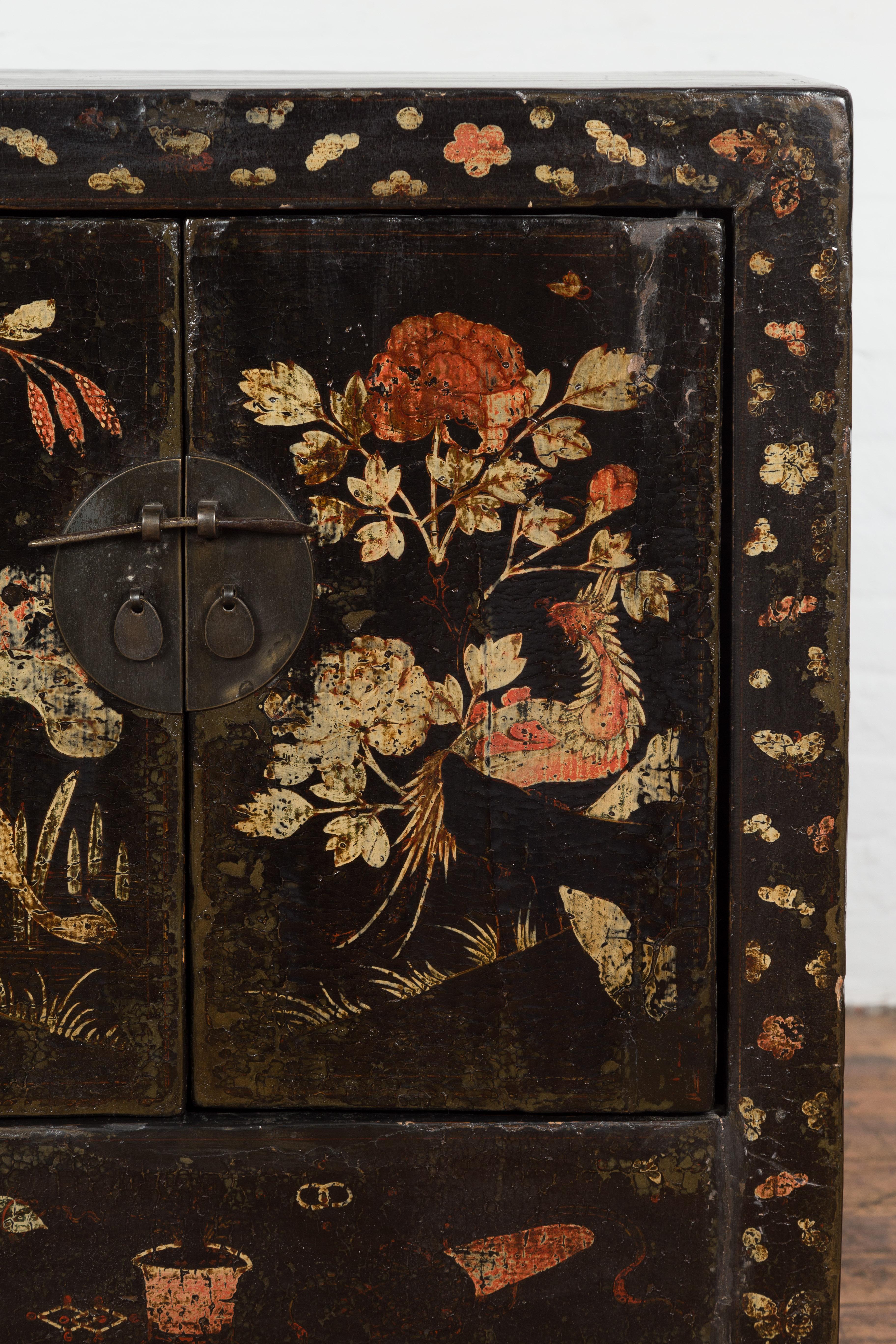 Chinese Late Qing Dynasty Lacquered Bedside Cabinet with Hand Painted Décor 2
