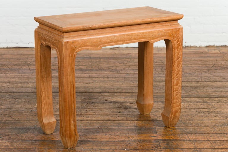https://a.1stdibscdn.com/chinese-late-qing-dynasty-natural-finish-stool-or-side-table-with-horsehoof-feet-for-sale-picture-11/f_8639/f_345923621685809273591/YN7621_13_master.jpg?width=768
