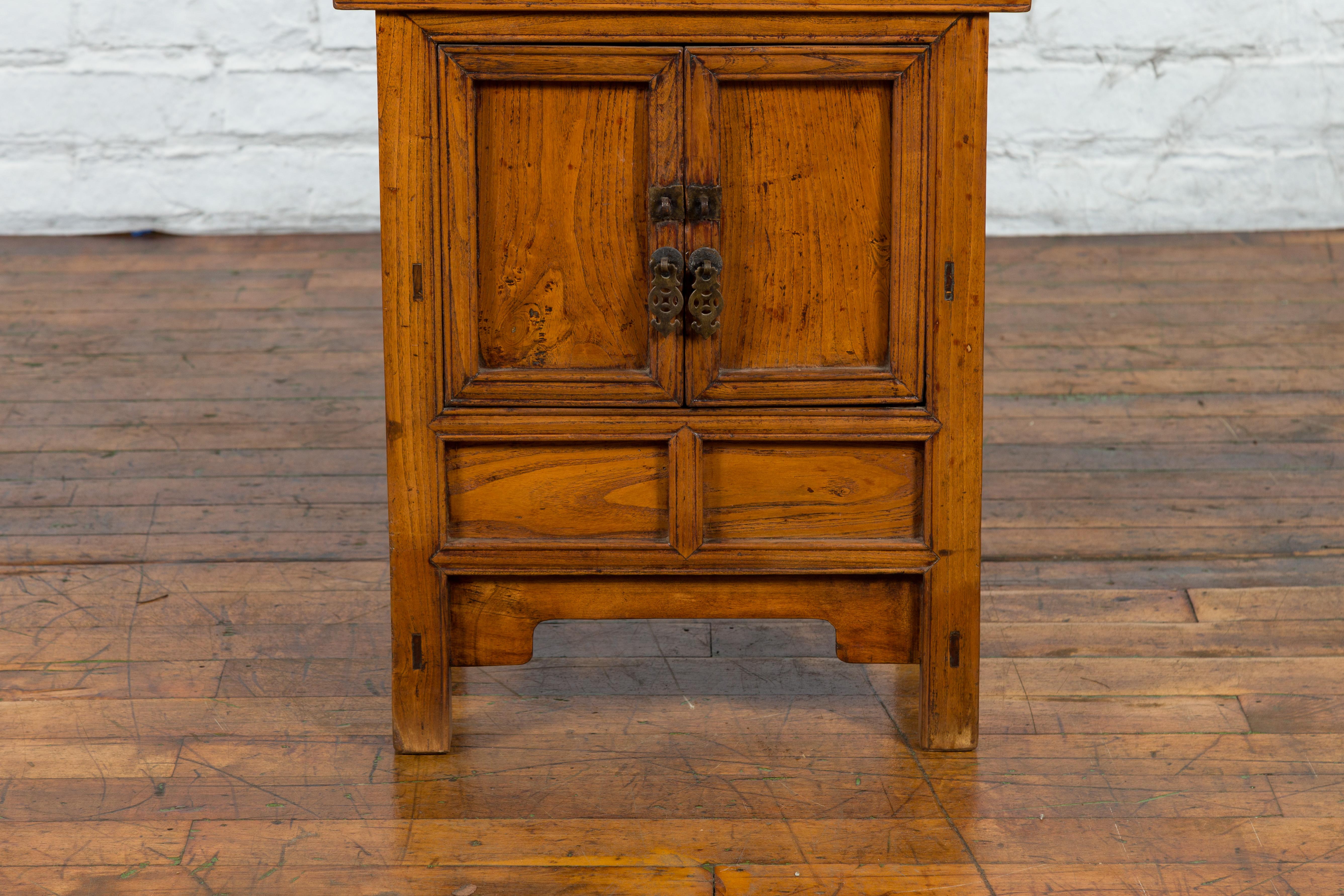Chinese Late Qing Dynasty Period Bedside Wooden Cabinet with Two Small Doors For Sale 6