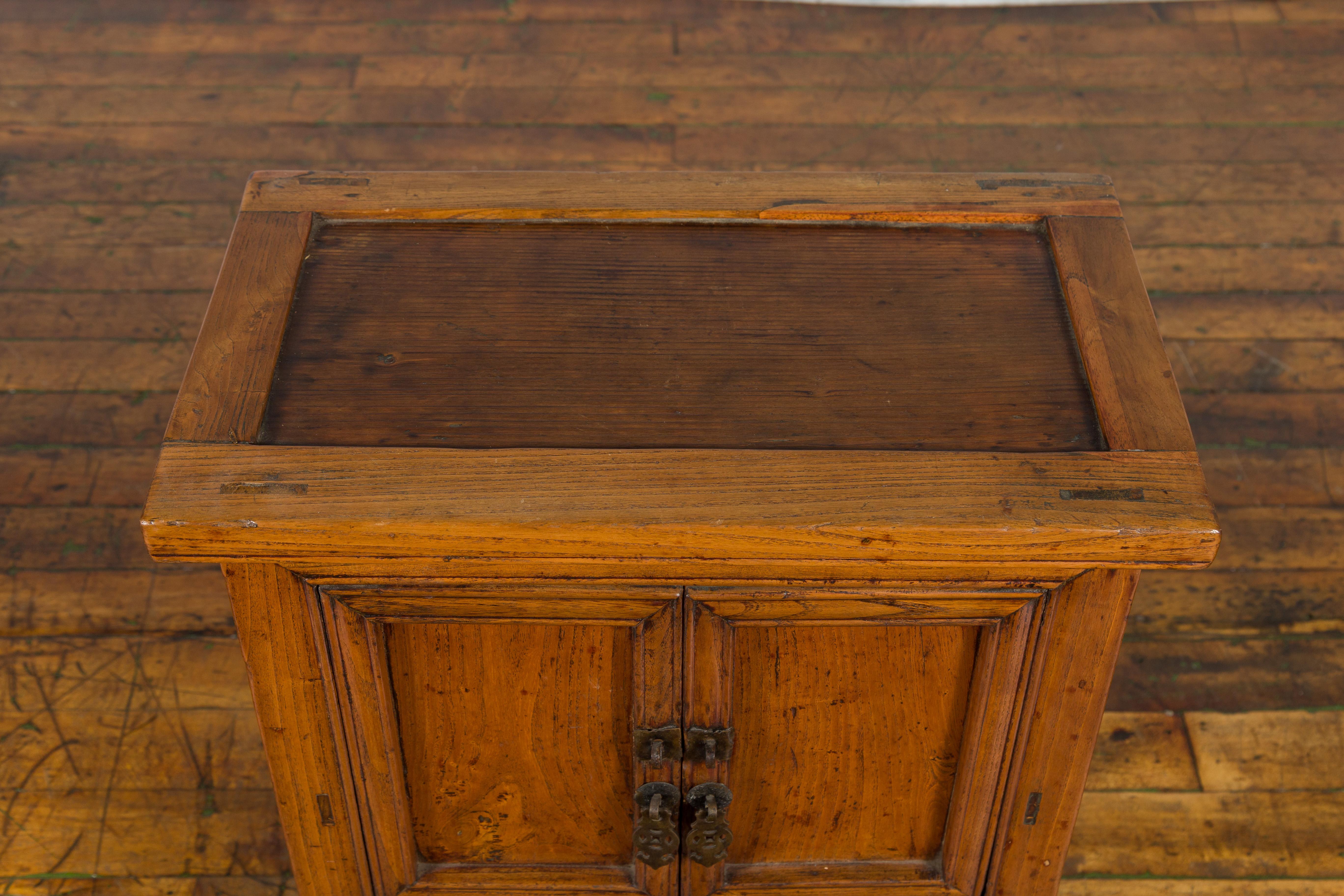 Chinese Late Qing Dynasty Period Bedside Wooden Cabinet with Two Small Doors For Sale 4