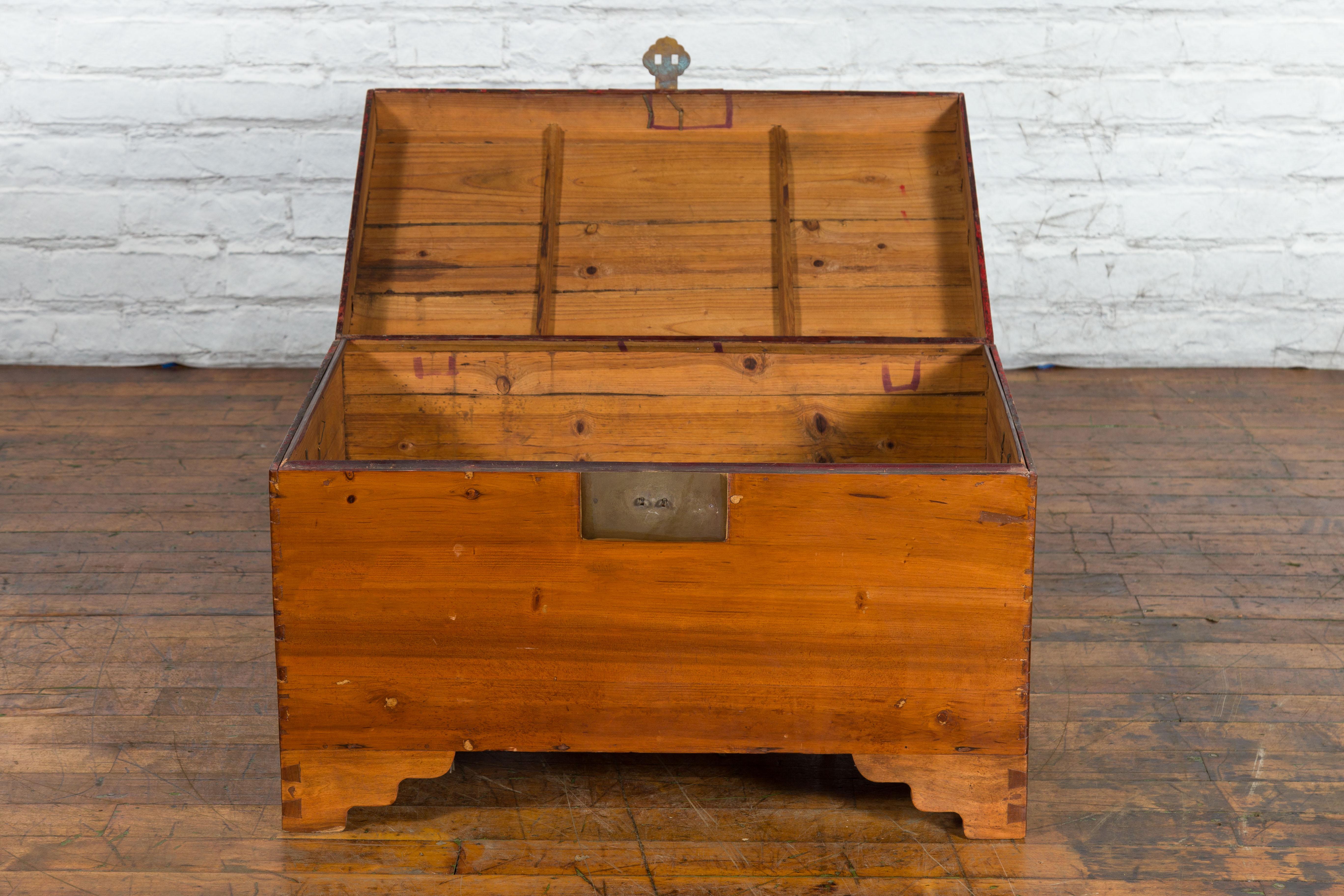 Chinese Late Qing Dynasty Pine Chest with Brass Hardware and Bracket Feet For Sale 6