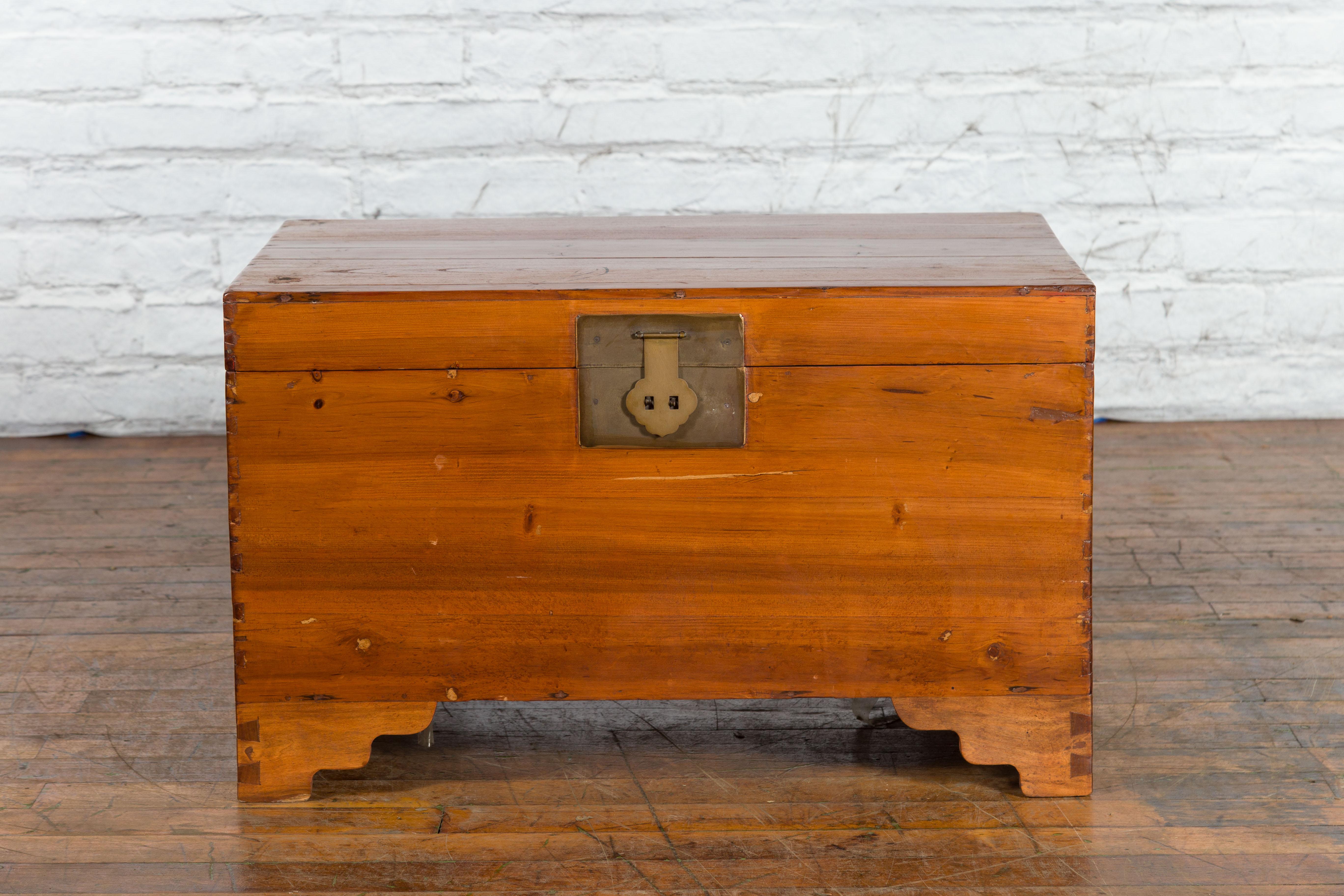 Chinese Late Qing Dynasty Pine Chest with Brass Hardware and Bracket Feet In Good Condition For Sale In Yonkers, NY