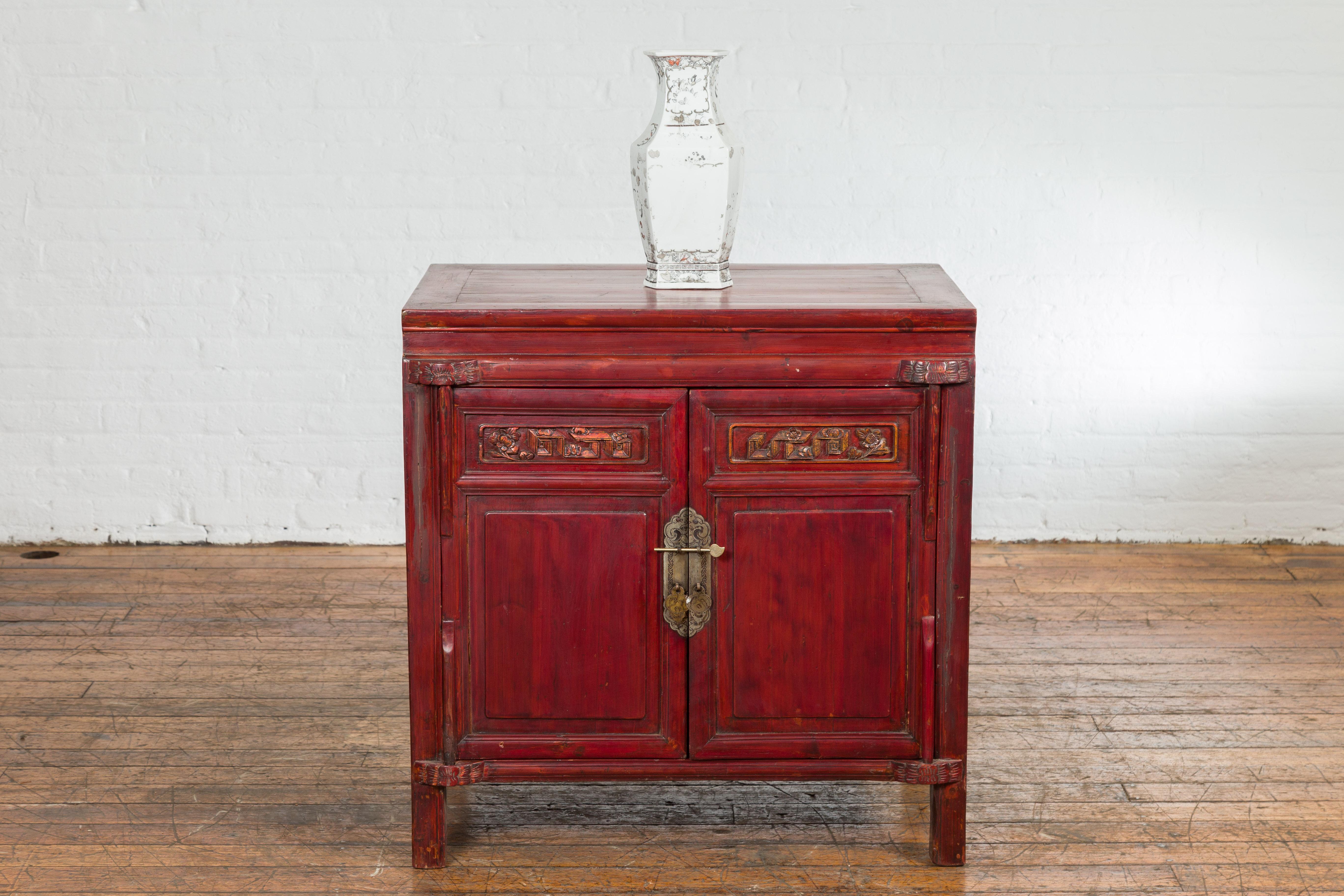 Chinese Late Qing Dynasty Red Lacquer Bedside Cabinet with Carved Décor For Sale 7