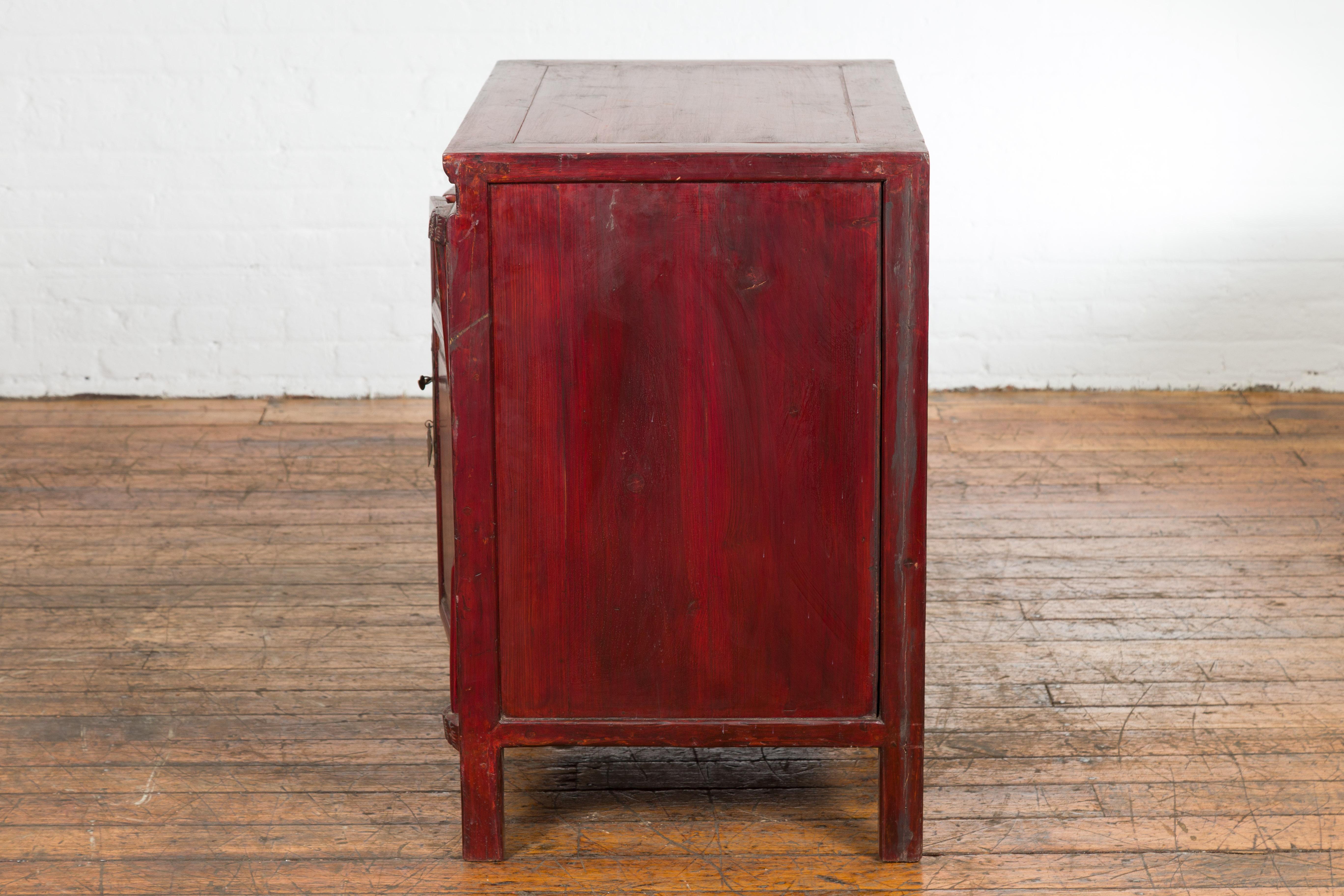 Chinese Late Qing Dynasty Red Lacquer Bedside Cabinet with Carved Décor For Sale 13