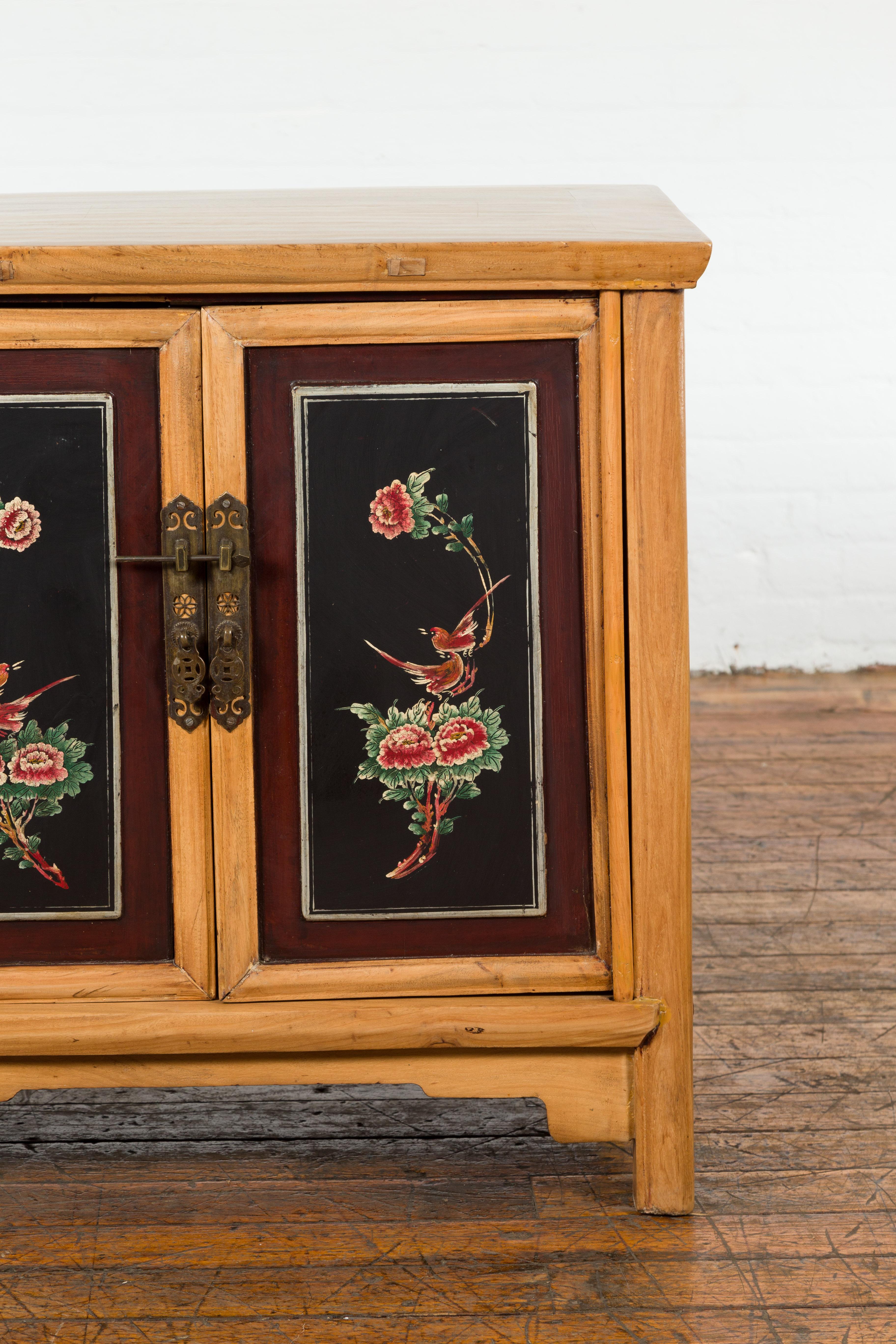 Chinese Late Qing Dynasty Side Cabinet with Hand Painted Flower and Bird Décor For Sale 5