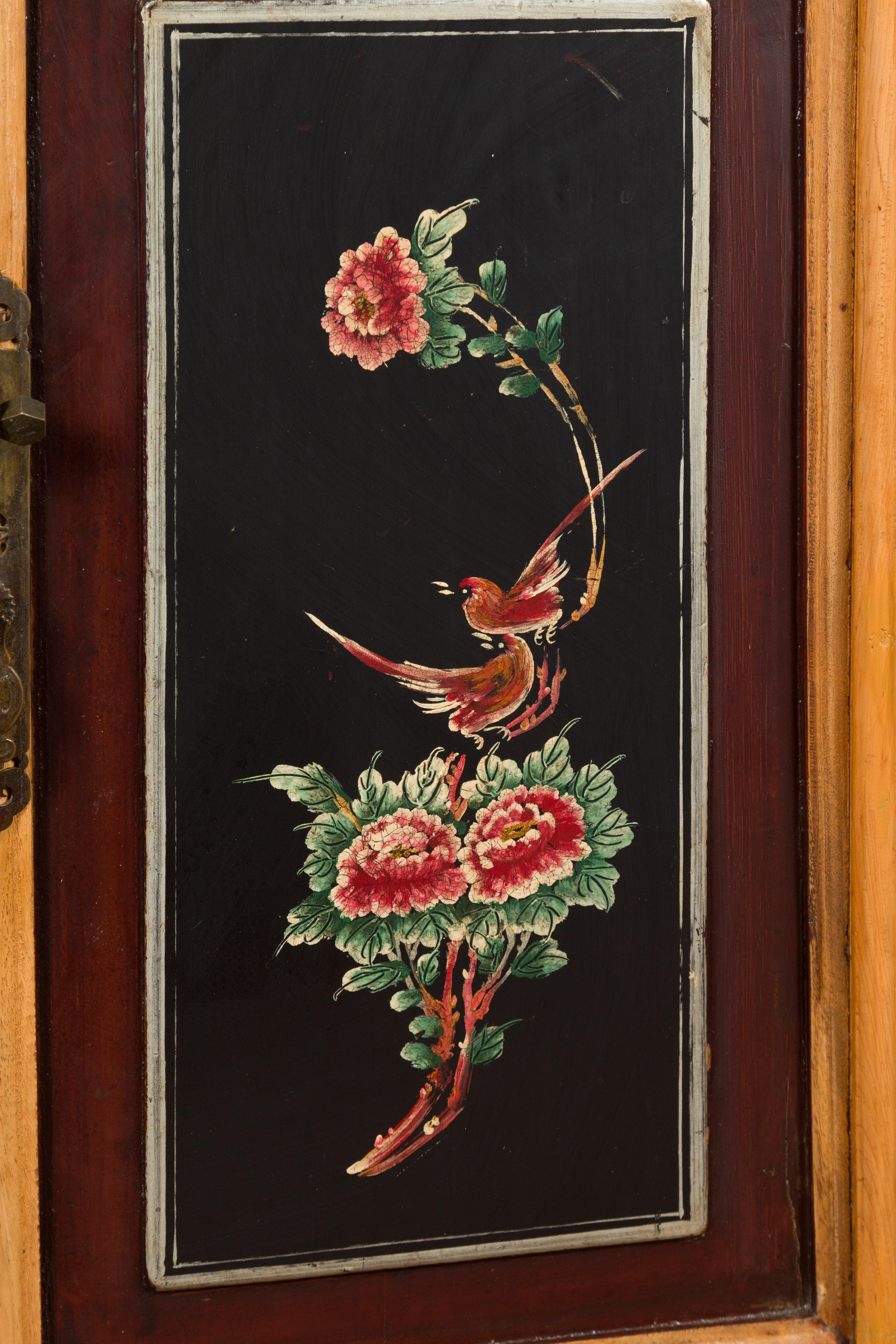 Chinese Late Qing Dynasty Side Cabinet with Hand Painted Flower and Bird Décor For Sale 7