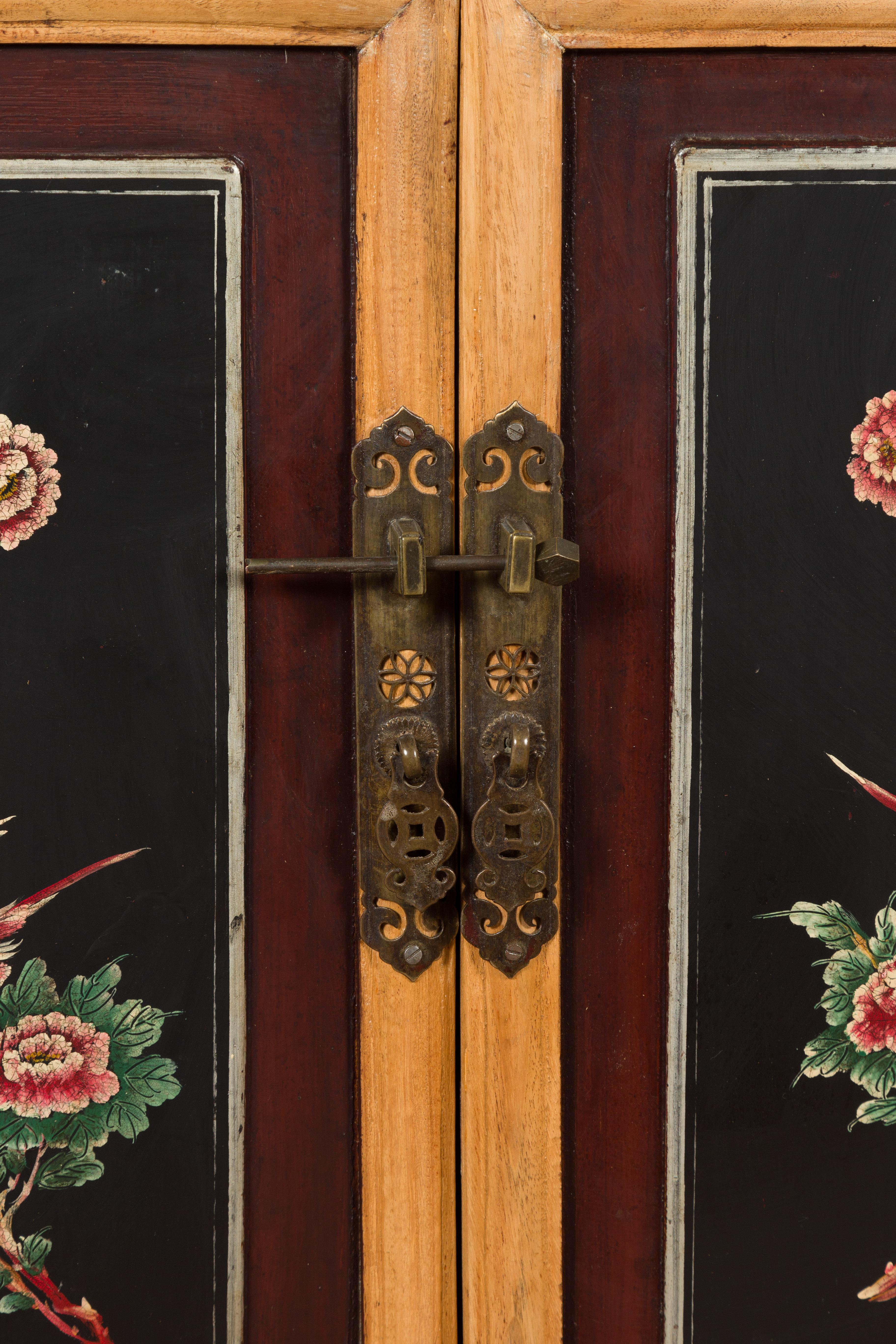 Chinese Late Qing Dynasty Side Cabinet with Hand Painted Flower and Bird Décor For Sale 8