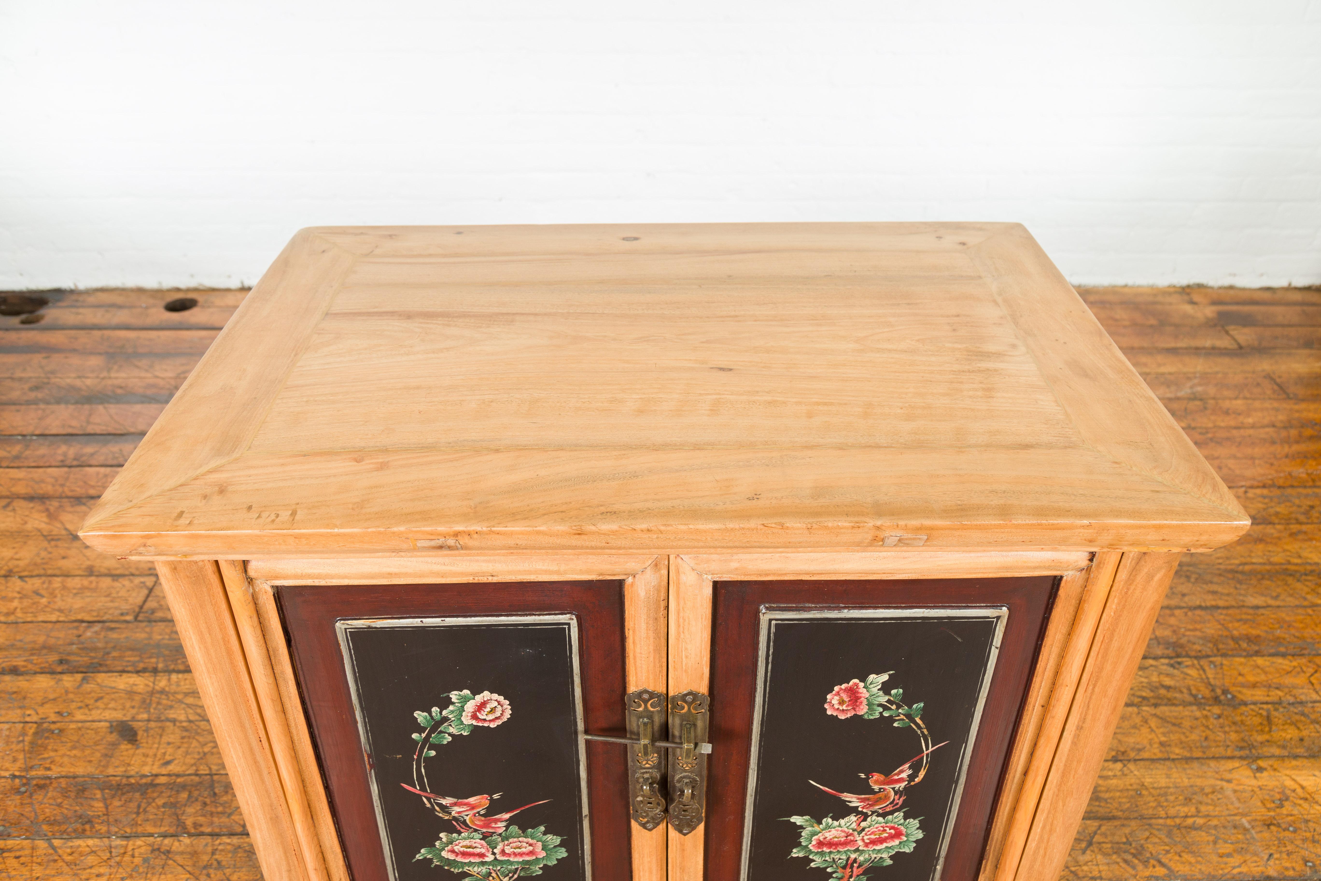 Chinese Late Qing Dynasty Side Cabinet with Hand Painted Flower and Bird Décor For Sale 10