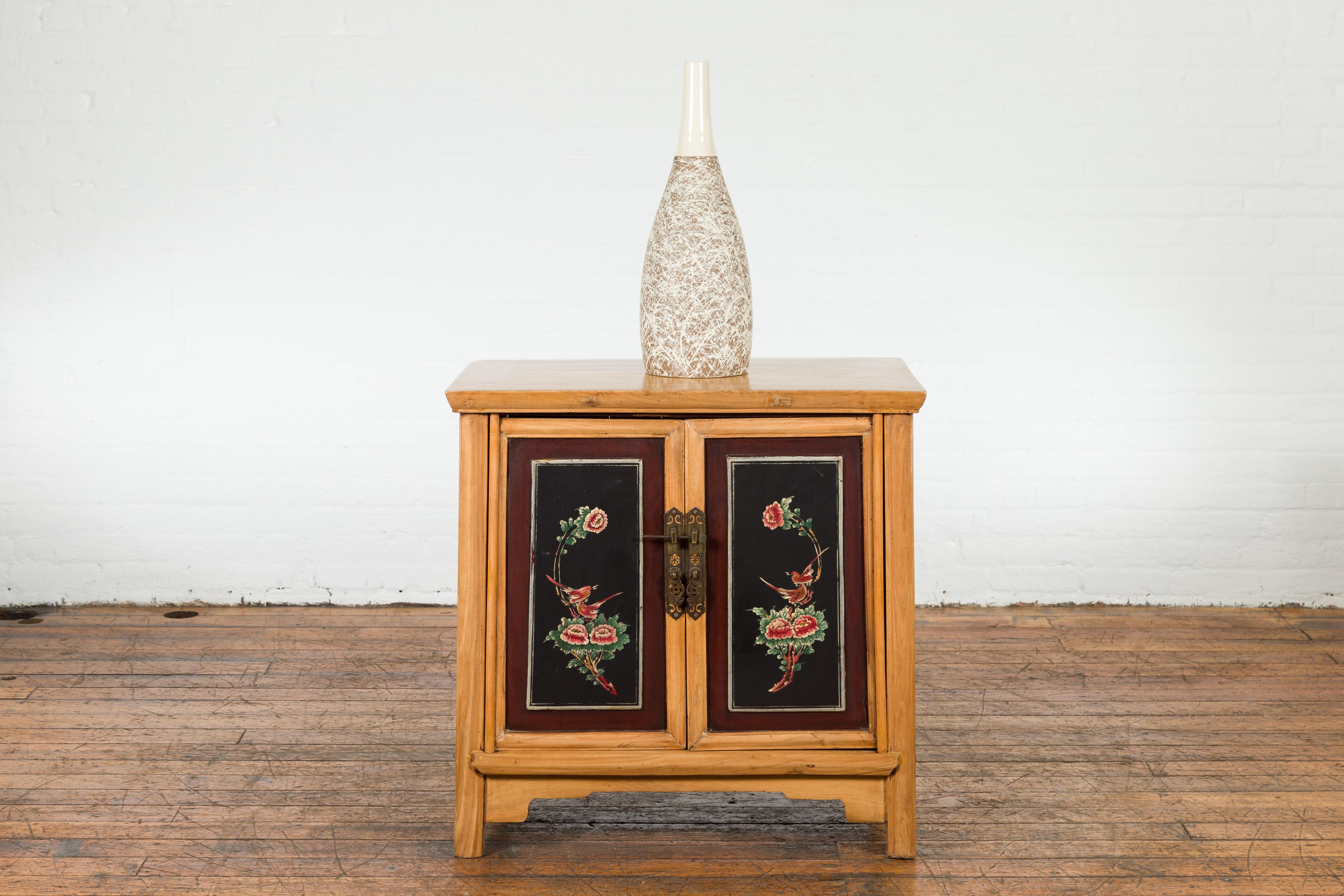 Lacquered Chinese Late Qing Dynasty Side Cabinet with Hand Painted Flower and Bird Décor For Sale