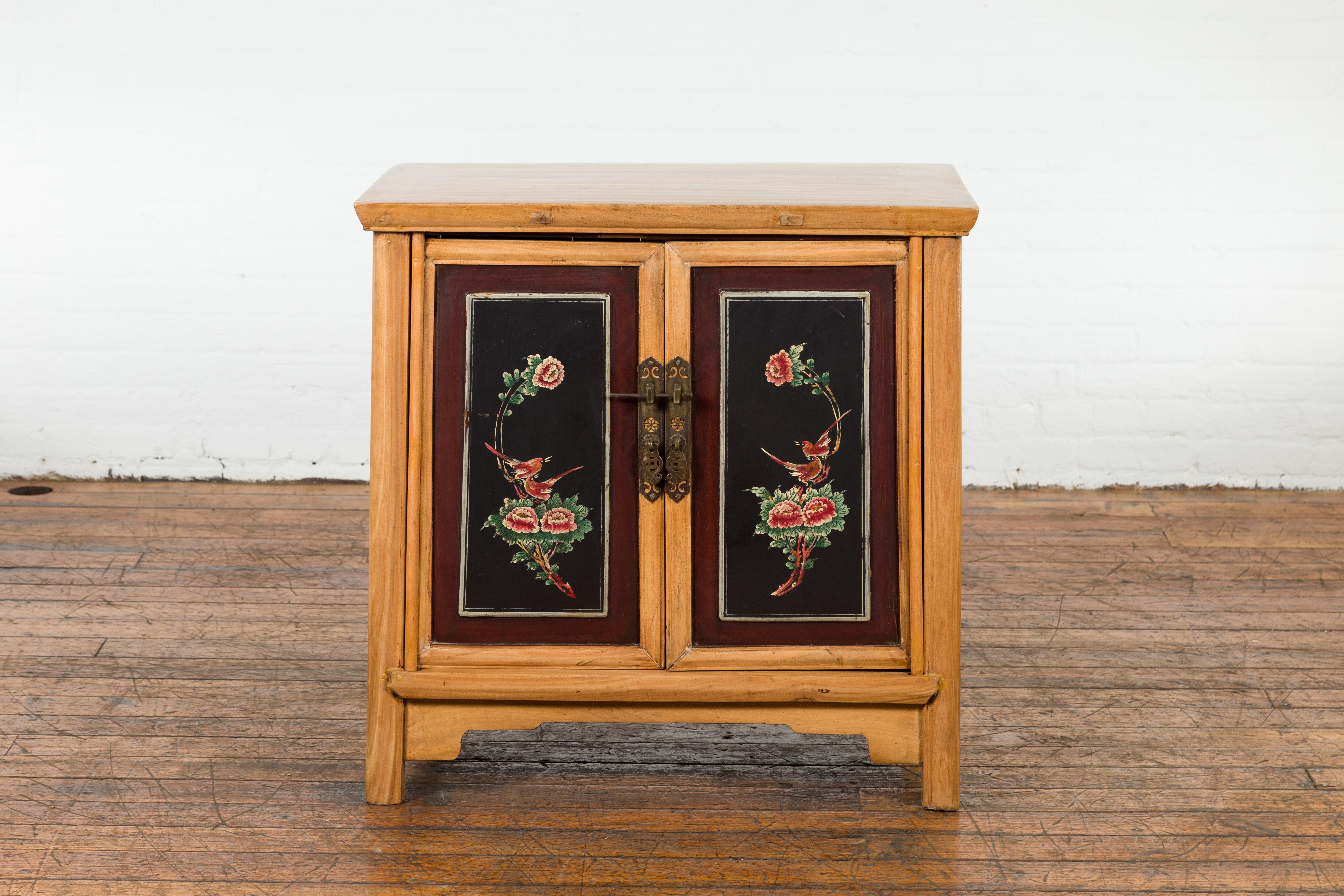 20th Century Chinese Late Qing Dynasty Side Cabinet with Hand Painted Flower and Bird Décor For Sale