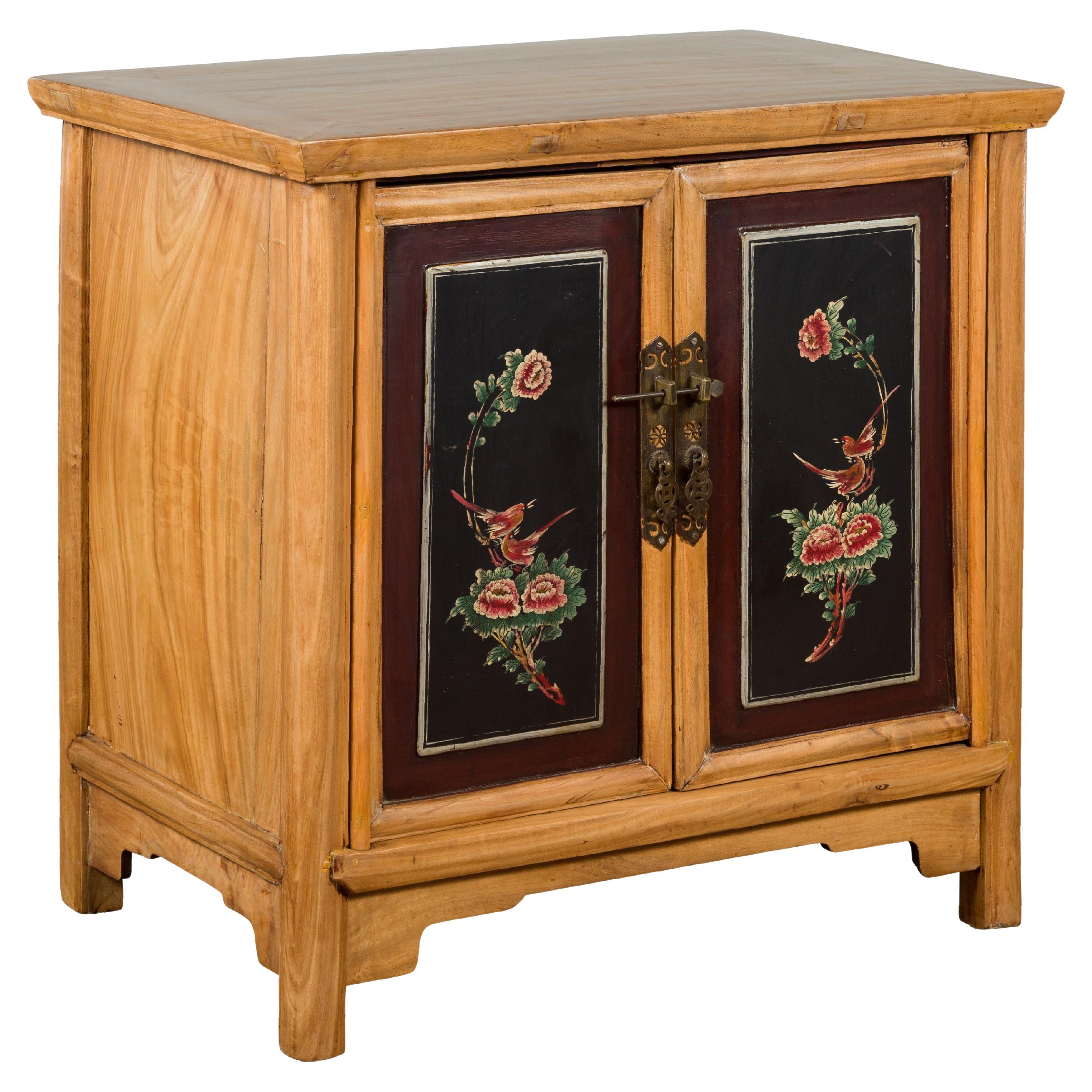 Chinese Late Qing Dynasty Side Cabinet with Hand Painted Flower and Bird Décor For Sale