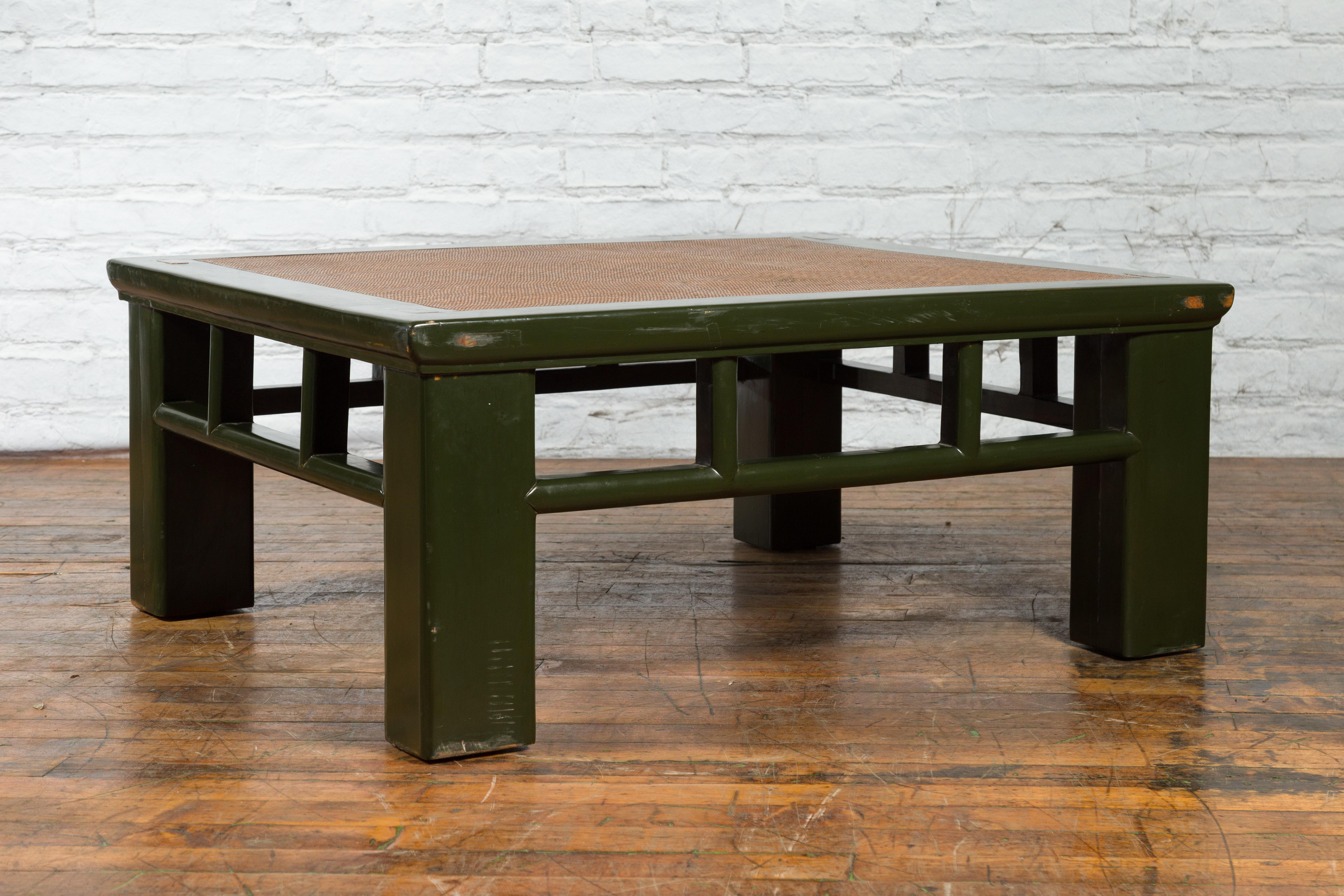 Chinese Late Qing Green Lacquer Coffee Table with Straight Legs and Rattan Top 5