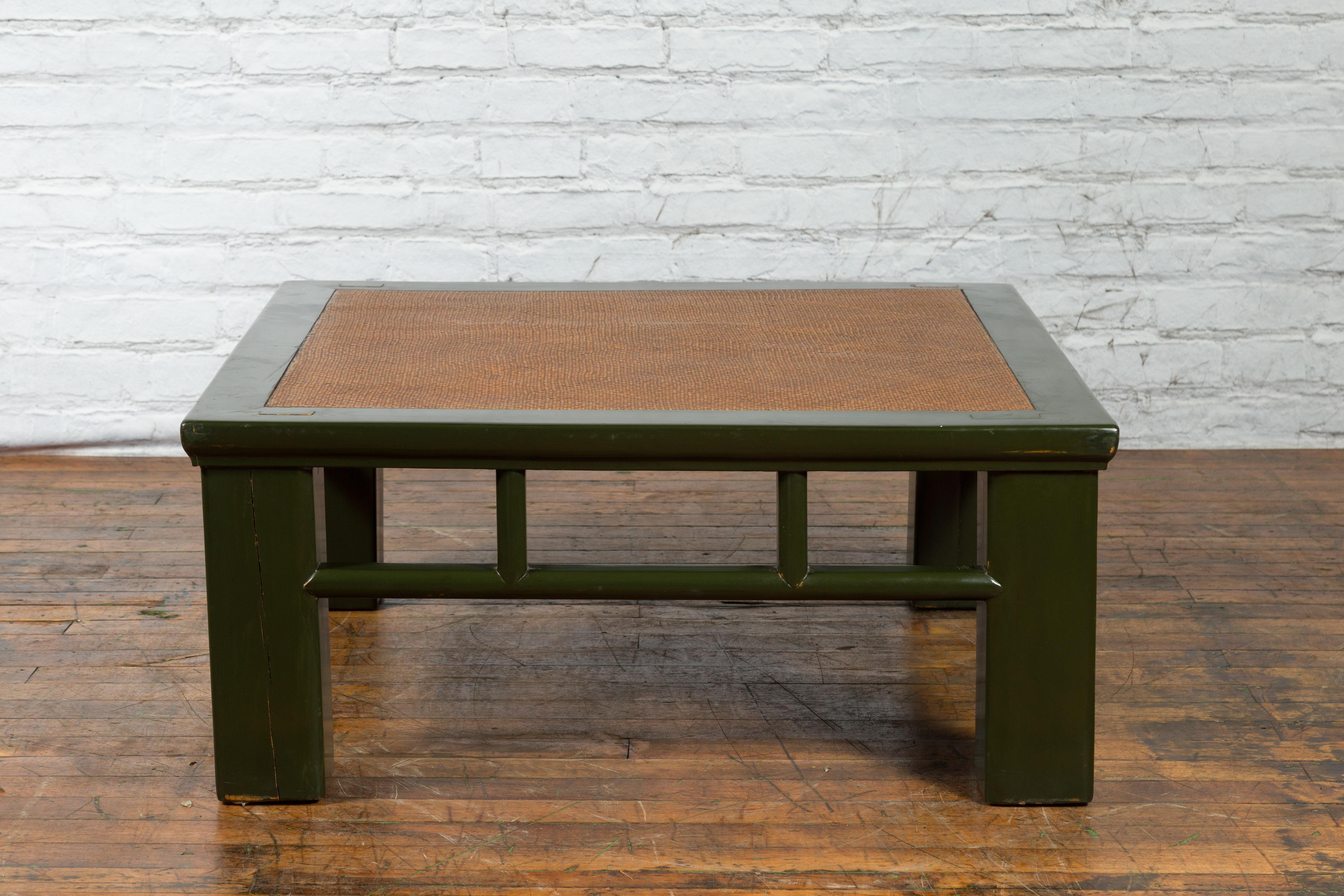 Chinese Late Qing Green Lacquer Coffee Table with Straight Legs and Rattan Top 6