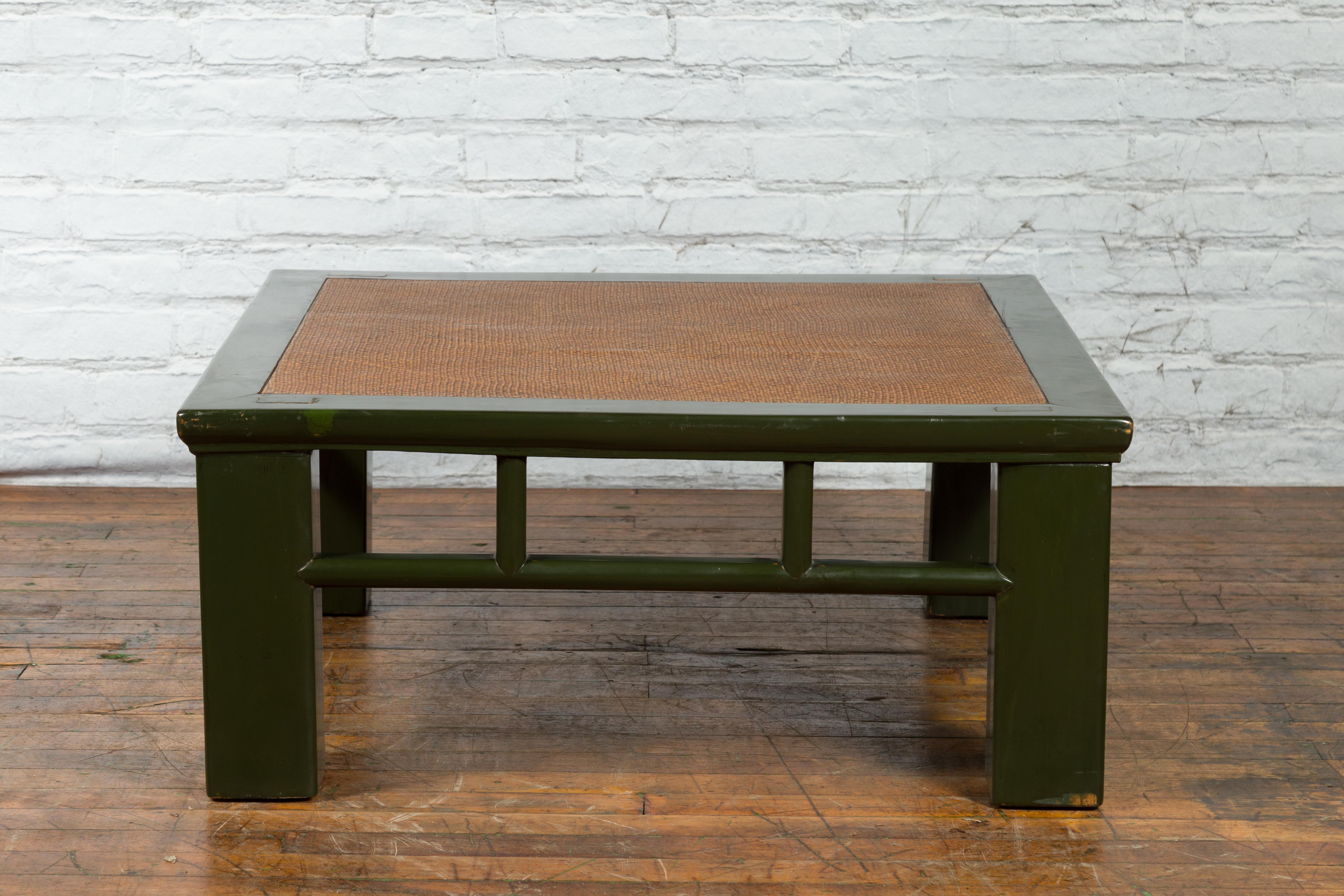 Chinese Late Qing Green Lacquer Coffee Table with Straight Legs and Rattan Top 9