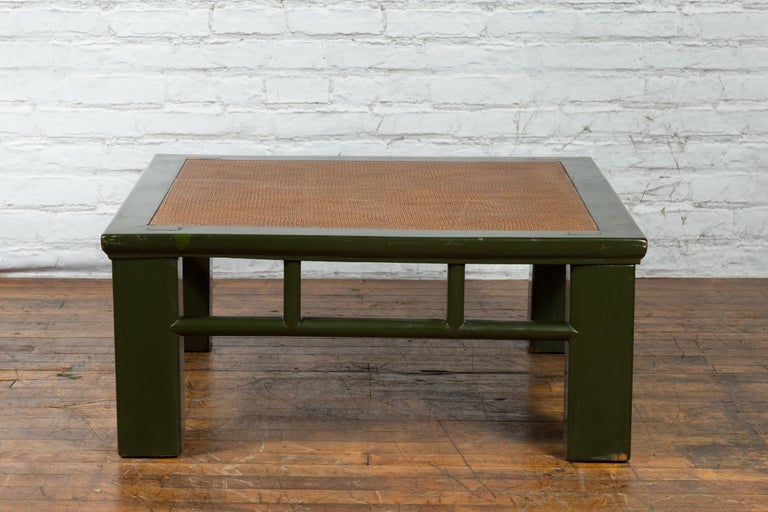 Chinese Late Qing Green Lacquer Coffee Table with Straight Legs and Rattan Top For Sale 9