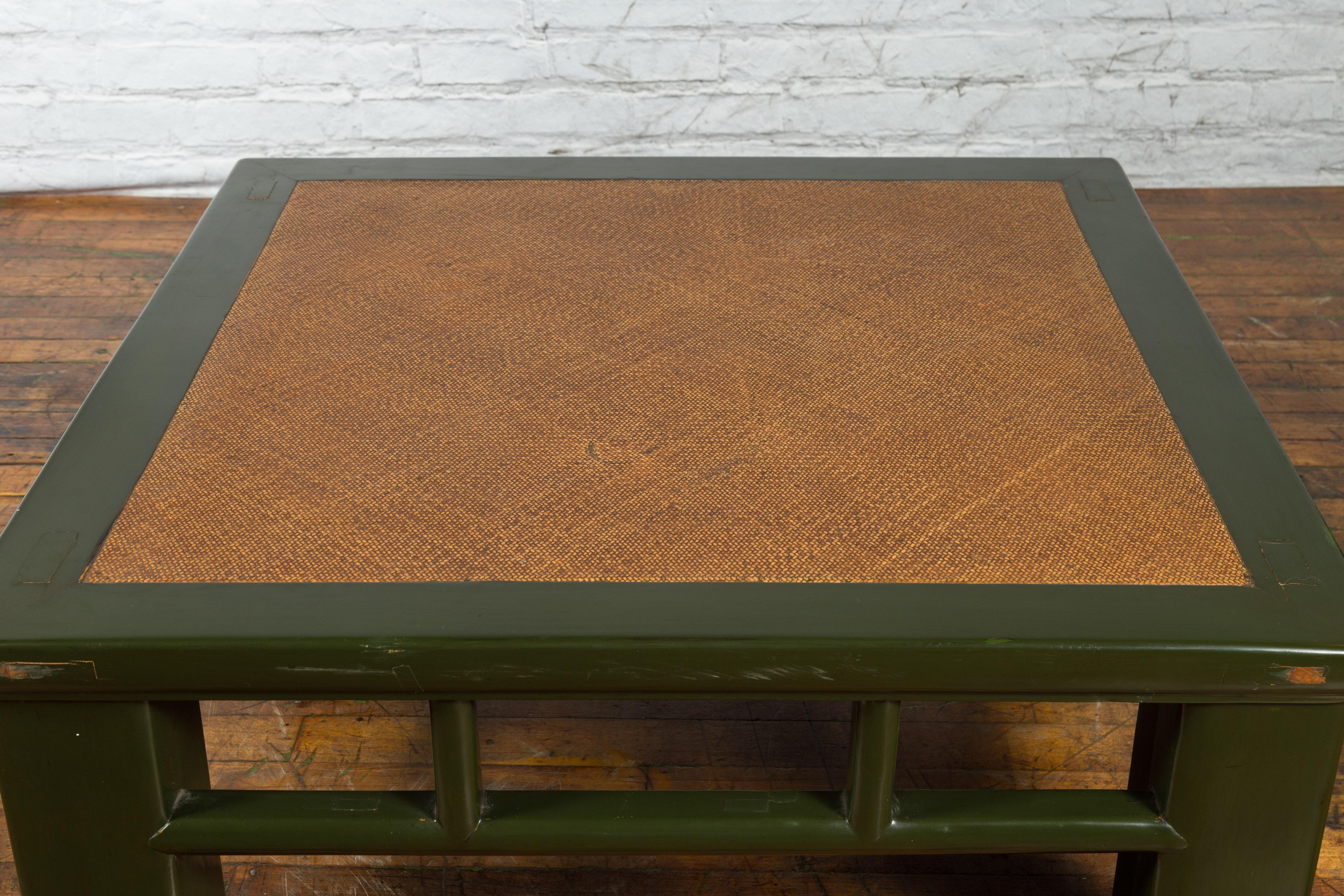 Chinese Late Qing Green Lacquer Coffee Table with Straight Legs and Rattan Top 3