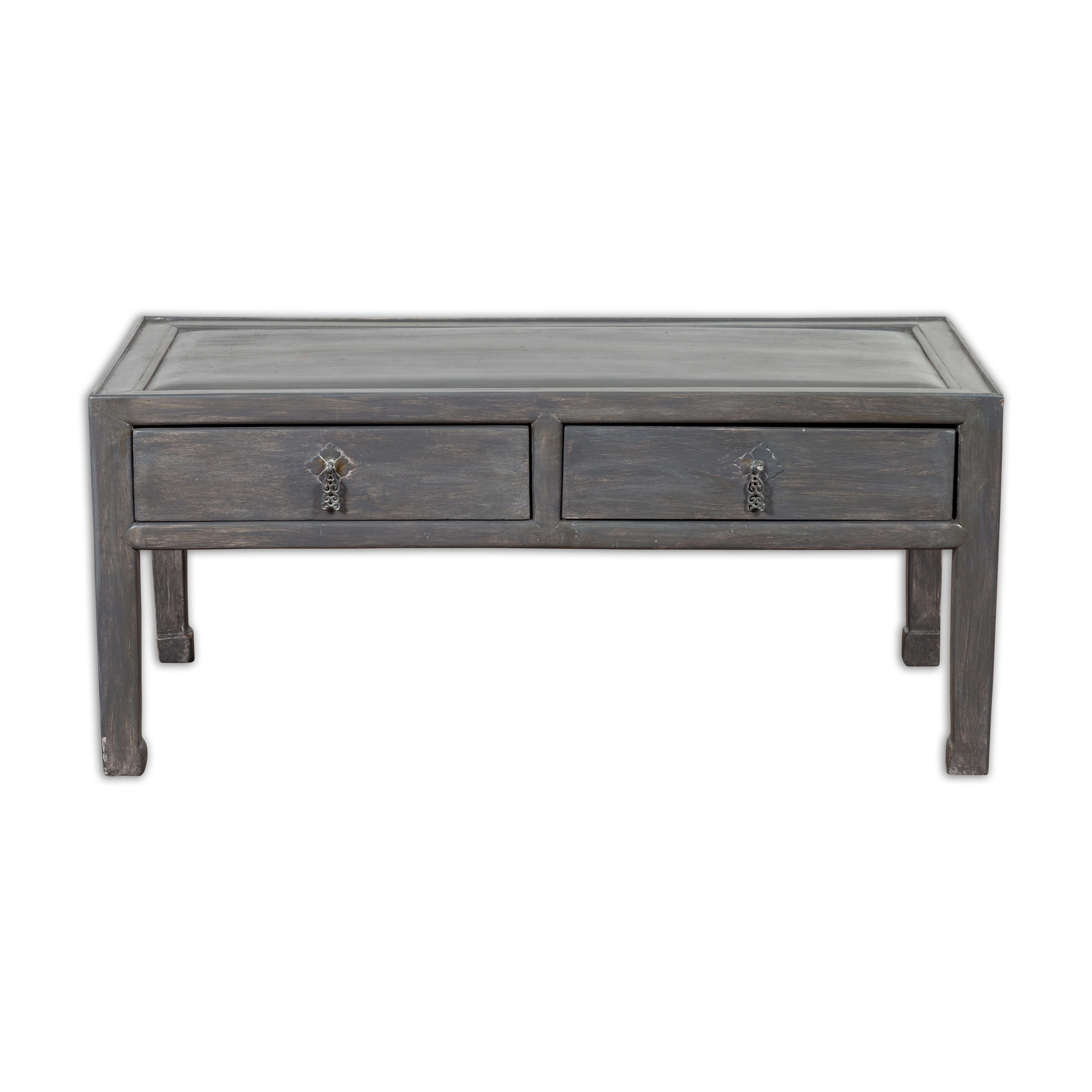 Chinese Late Qing Low Table with Two Drawers and Custom Grey Silver Lacquer For Sale 11