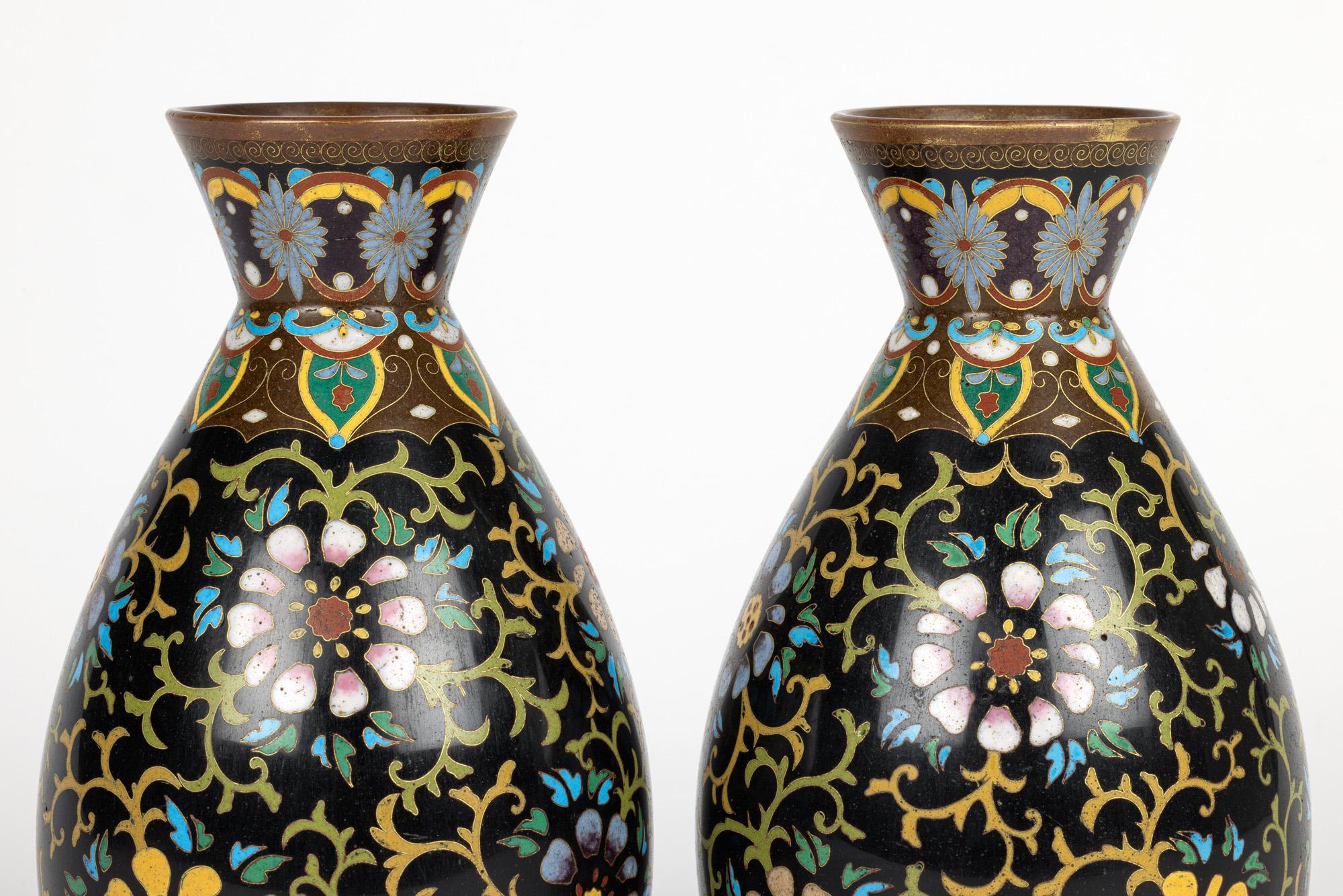 Coppia di vasi cinesi tardo Qing con motivo floreale in cloisonne in vendita 5