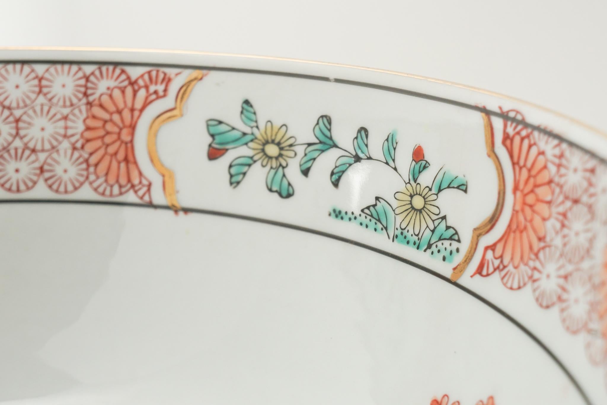 20th Century Chinese Late Republic Period Bowl On Stand Decorated in Enamel Colors For Sale