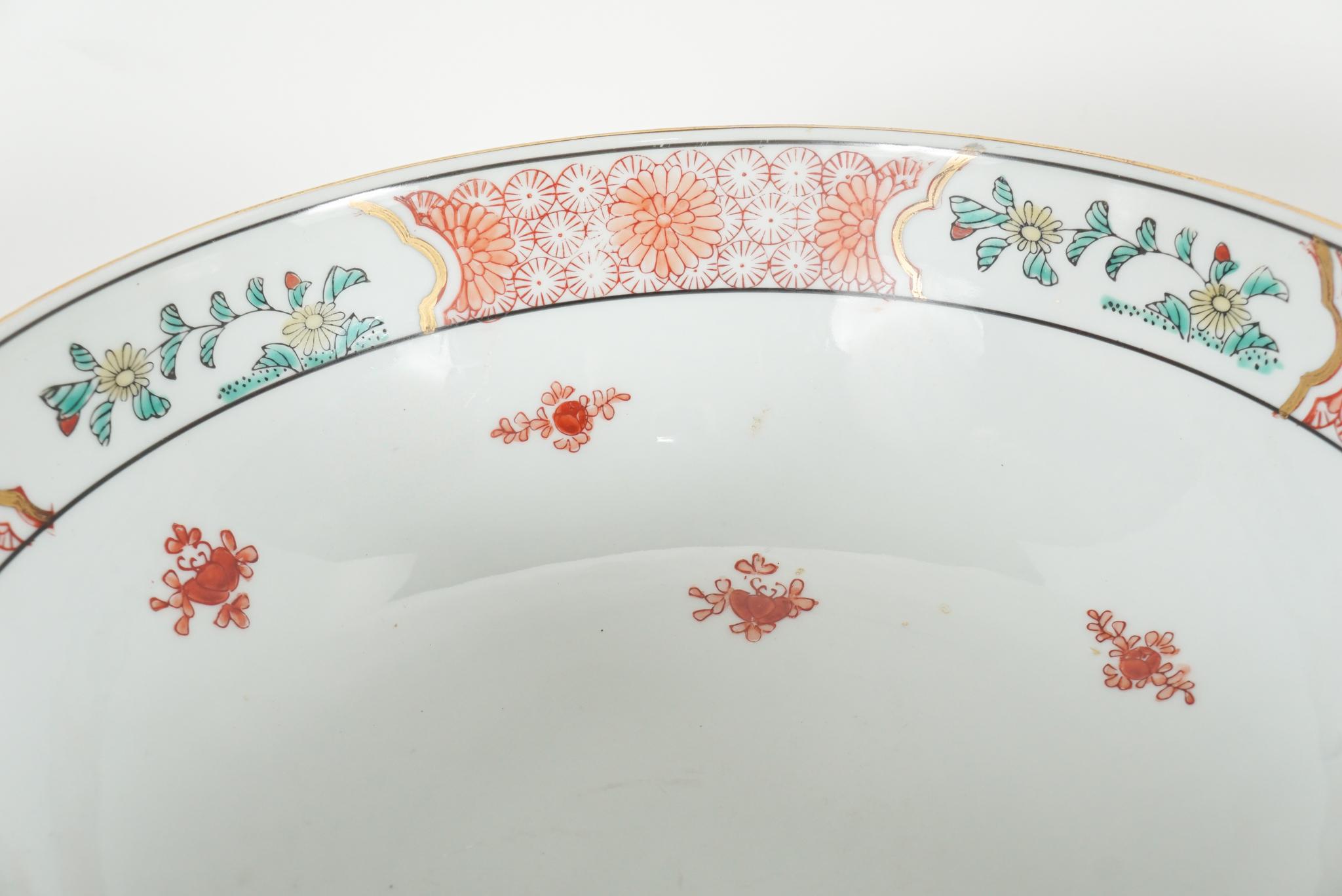 Porcelain Chinese Late Republic Period Bowl On Stand Decorated in Enamel Colors For Sale
