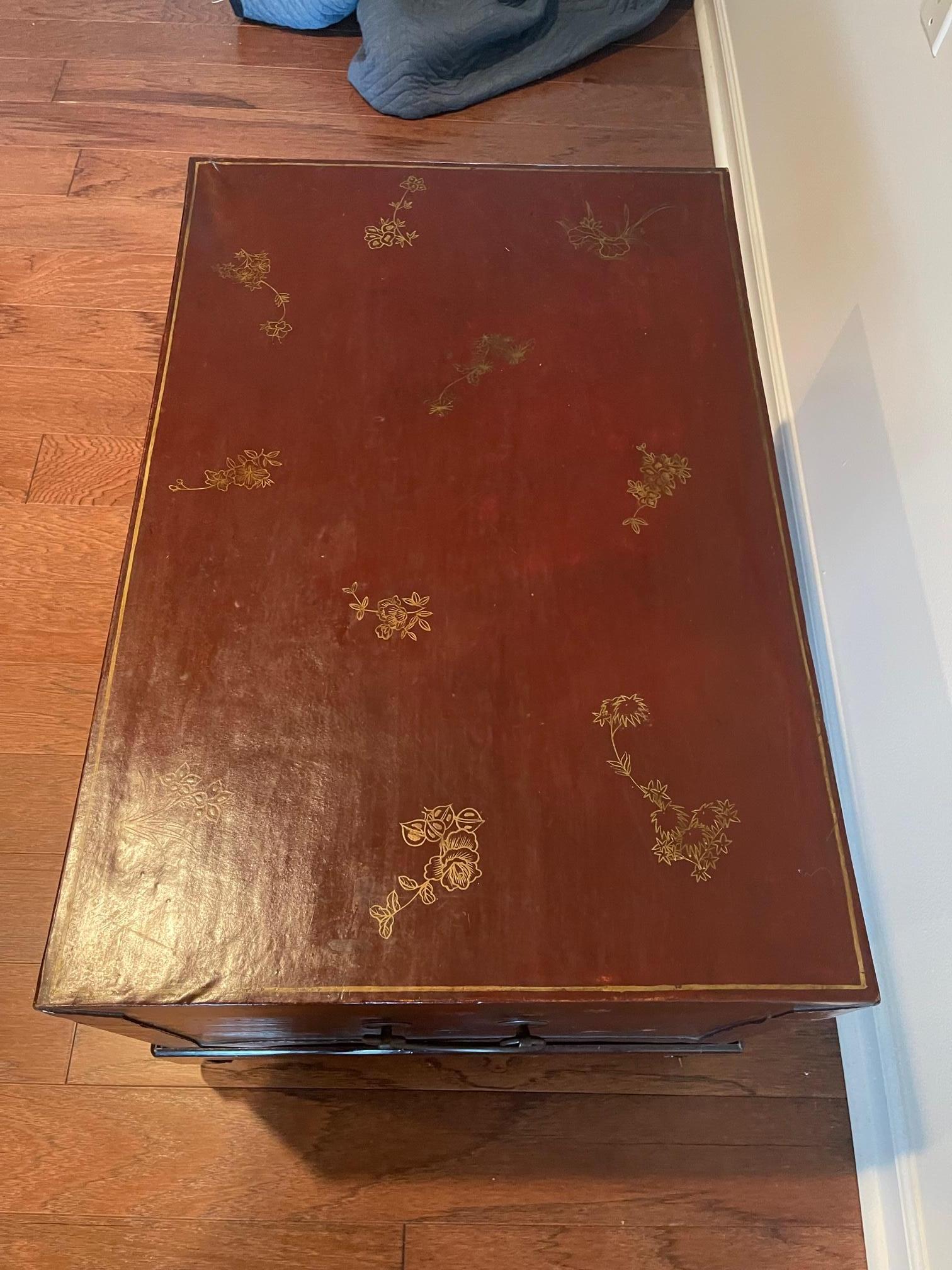 Chinese Leather Trunk with Floral Motif, 18th Century For Sale 3