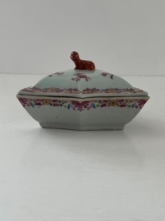 Chinese Lidded Box, Porcelain Famille Rose, Hand painted, Qianlong circa 1760