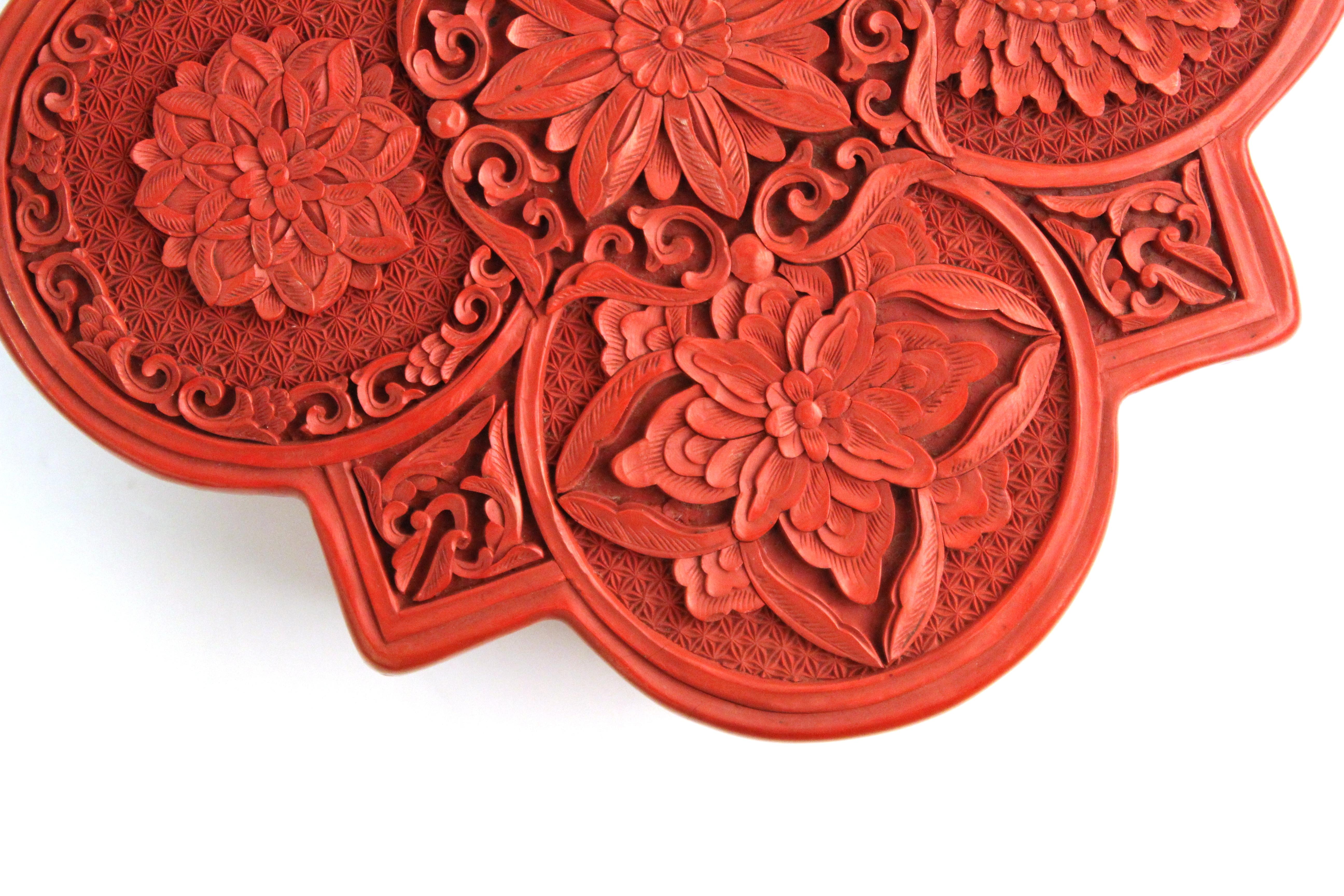 Chinese Lidded Cinnabar Box with Five Flower Design In Good Condition In New York, NY