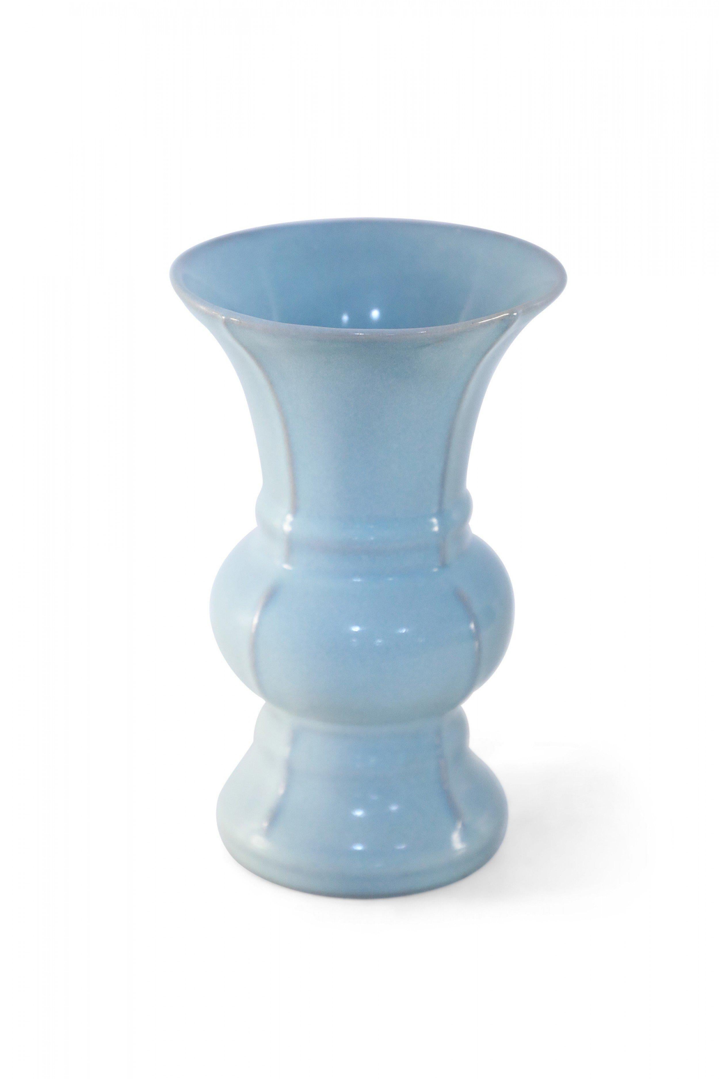 Chinese Light Blue Crackled Finish Porcelain Beaker Vase In Good Condition For Sale In New York, NY