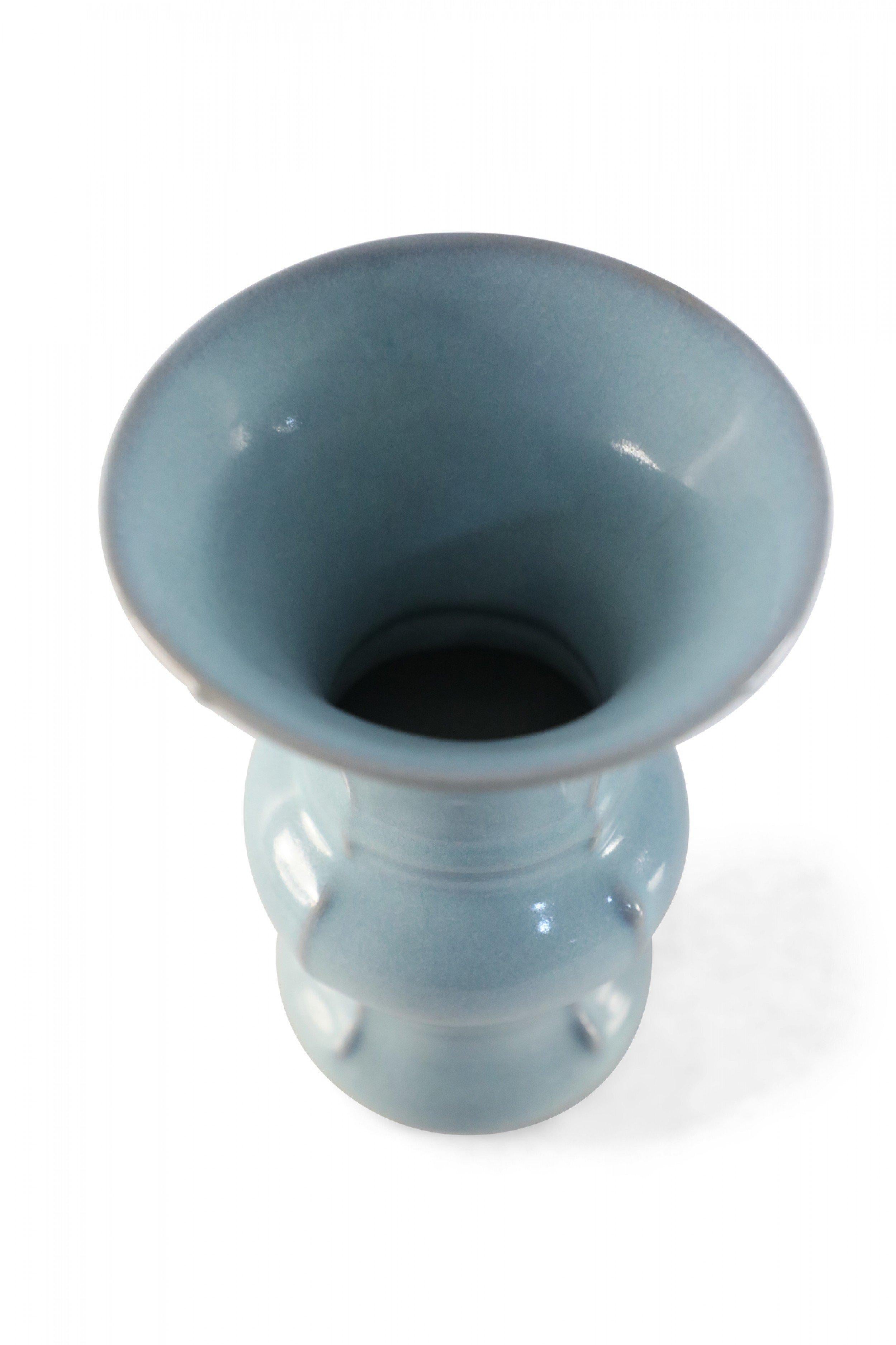 Chinese Light Blue Crackled Finish Porcelain Beaker Vase For Sale 2