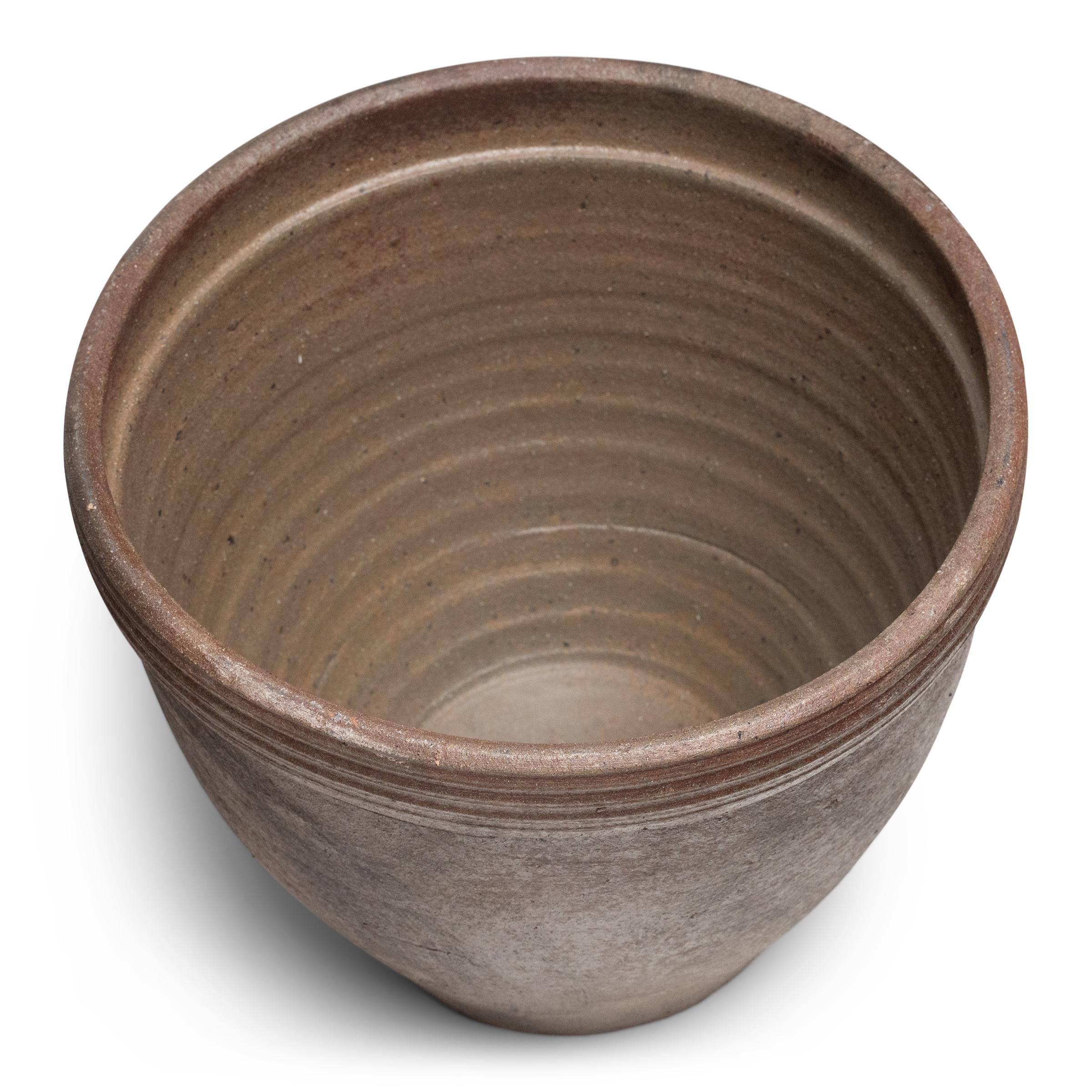 Minimaliste Pot chinois en terre cuite à glaçure légère en vente