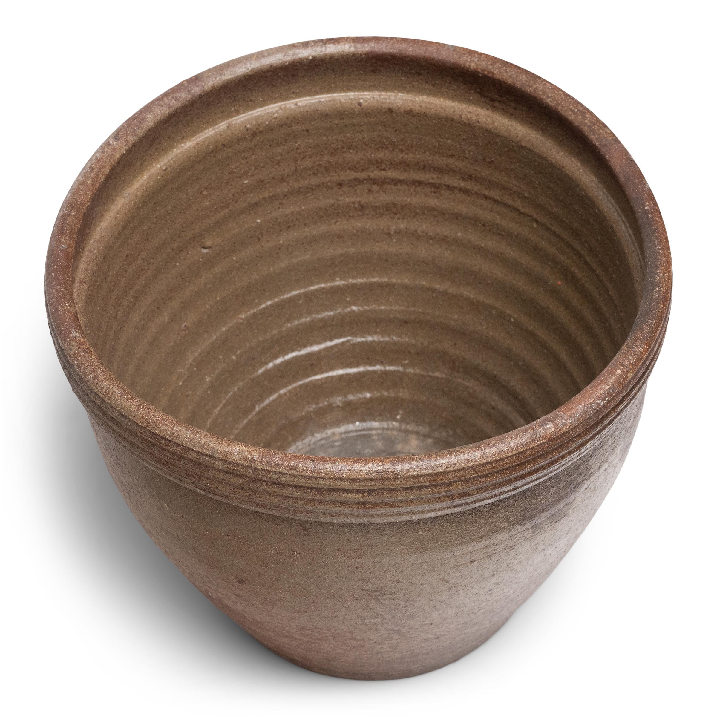 Minimaliste Pot chinois en terre cuite à glaçure légère en vente