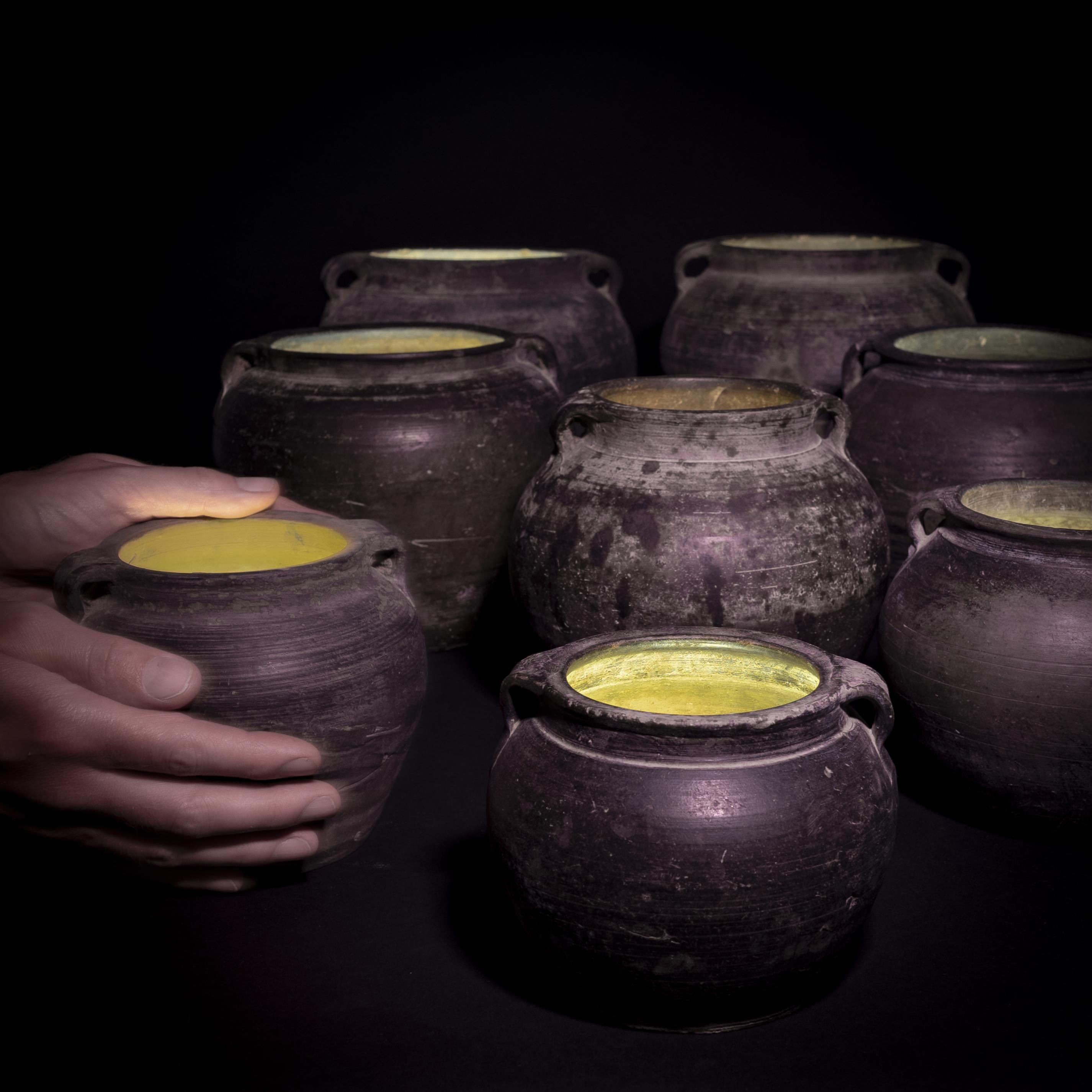 Chinese Lobed Pantry Vessel, c. 1900 In Good Condition For Sale In Chicago, IL