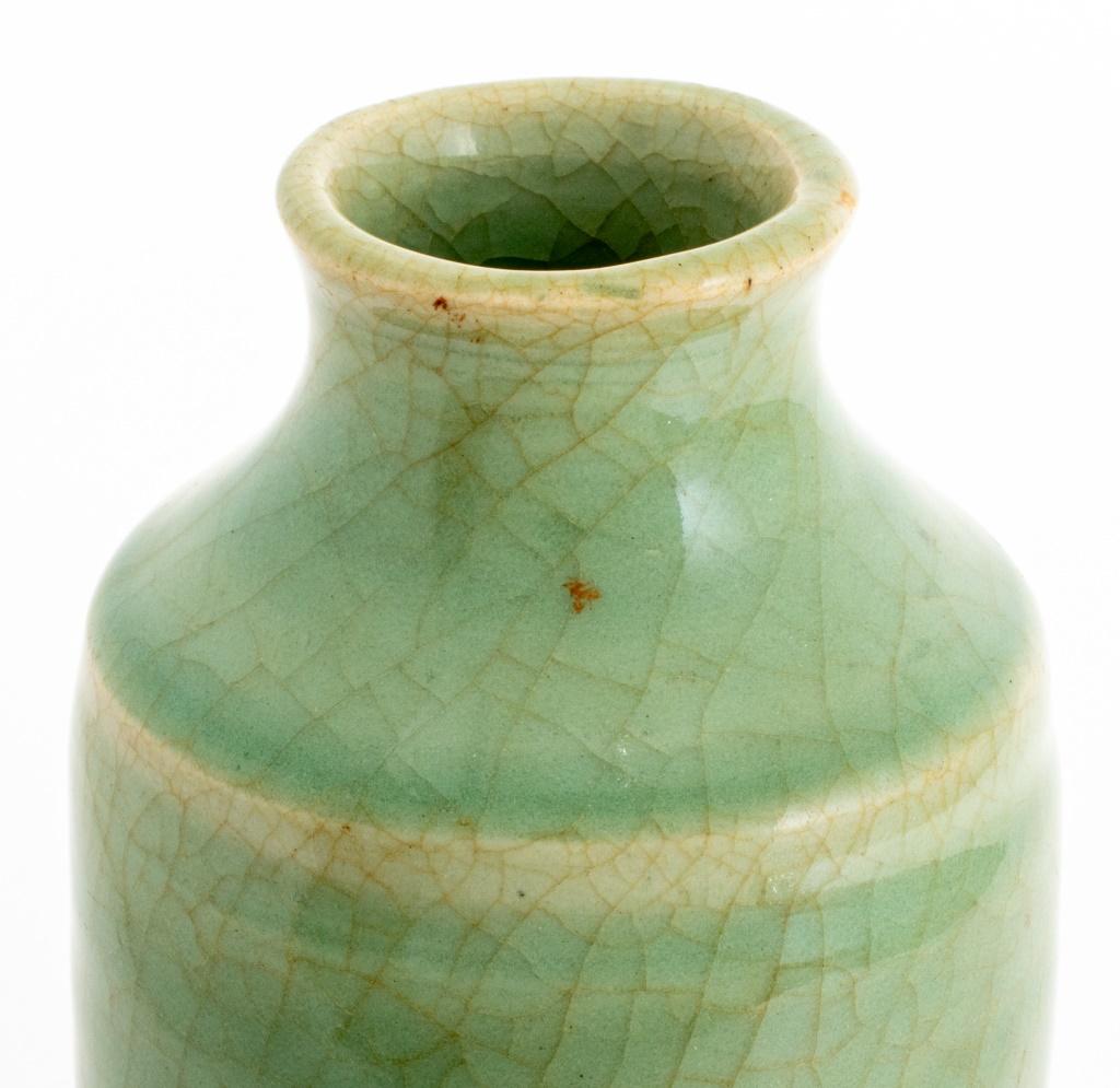 Chinesische glasierte Longquan Ge Yao Celadon-Vase, Longquan im Zustand „Gut“ im Angebot in New York, NY