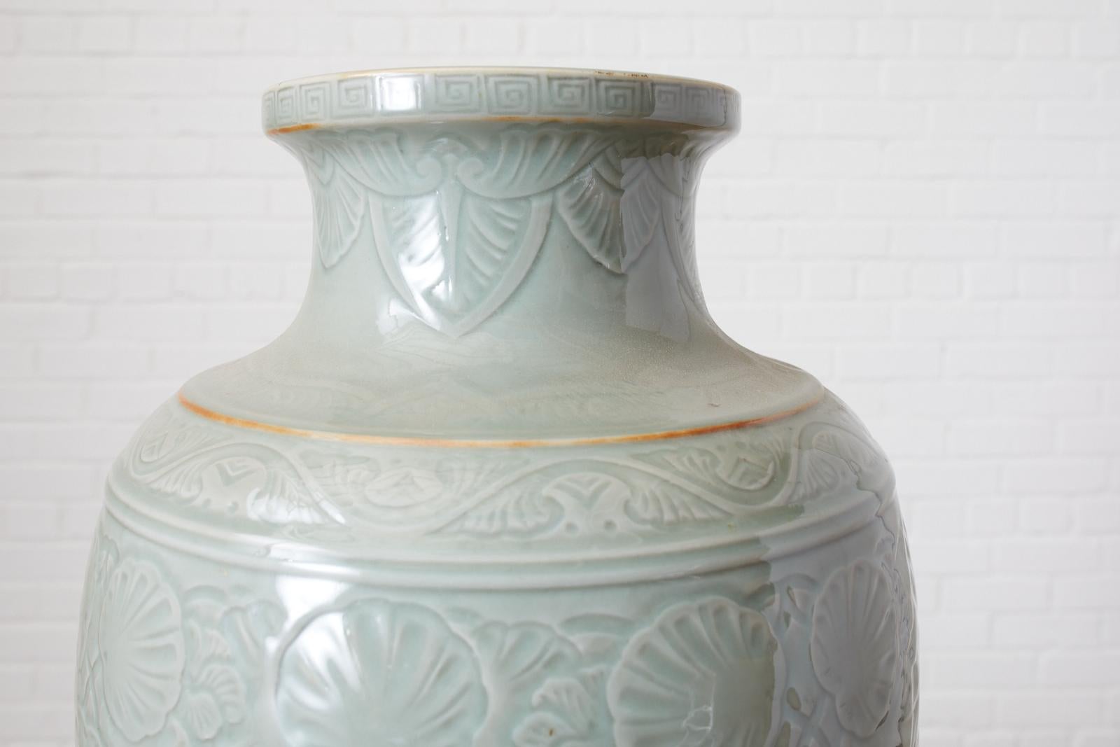 Chinesische Celadon-Vase im Longquan-Stil (Ming-Dynastie) im Angebot