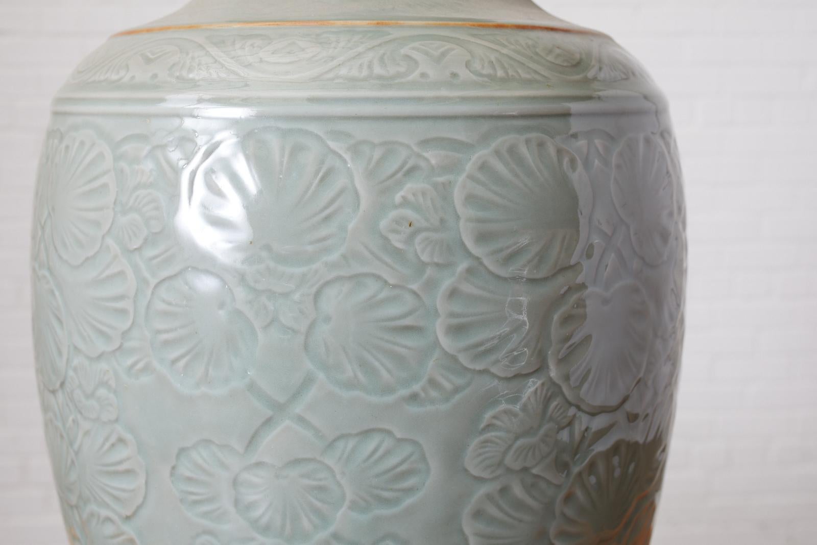 Chinesische Celadon-Vase im Longquan-Stil im Zustand „Gut“ im Angebot in Rio Vista, CA