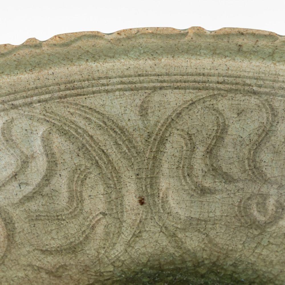 Chinese Lotus Form Longquan Celadon Glazed Bowl Qing en venta