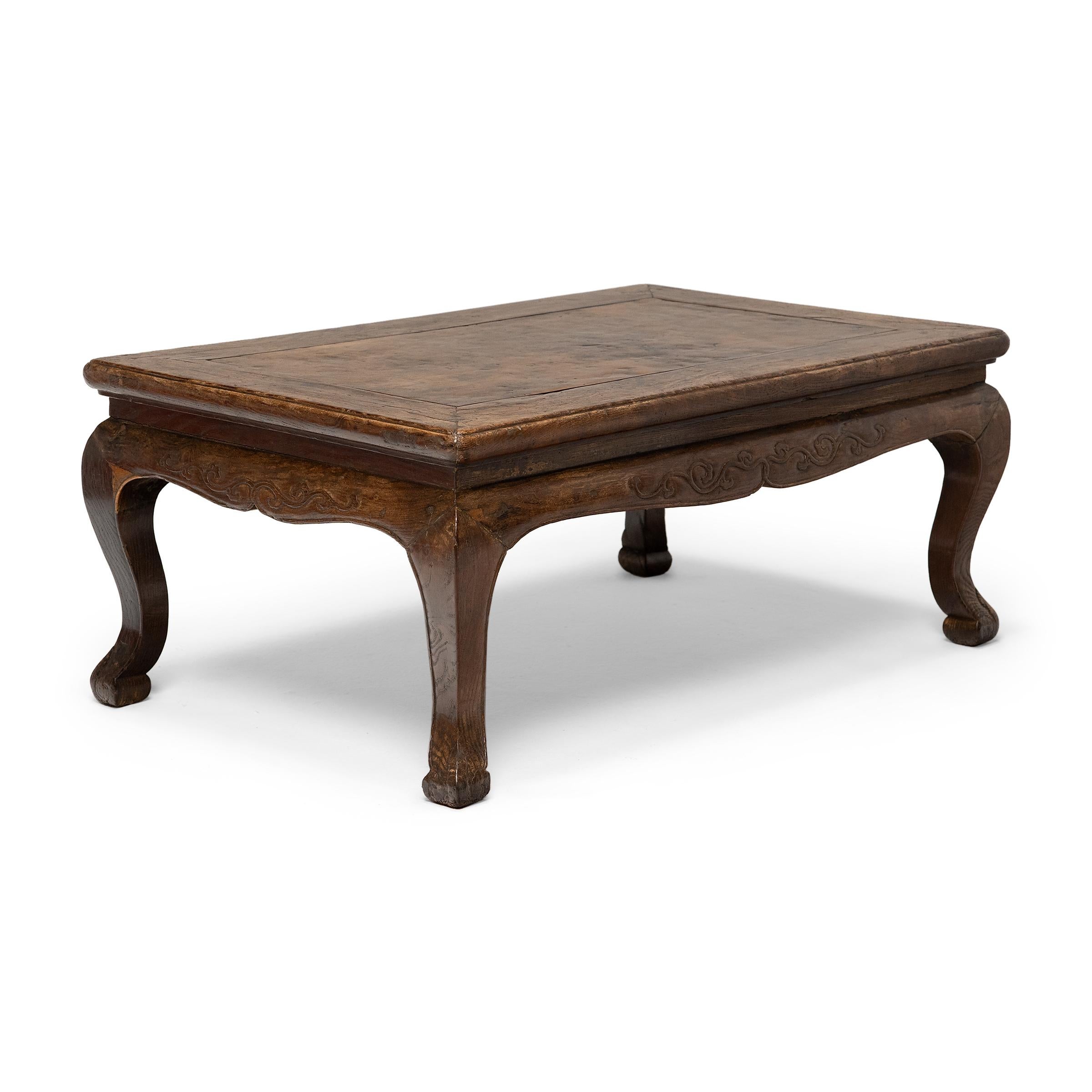 Chinese Low Burl Top Kang Table, c. 1850 In Good Condition For Sale In Chicago, IL